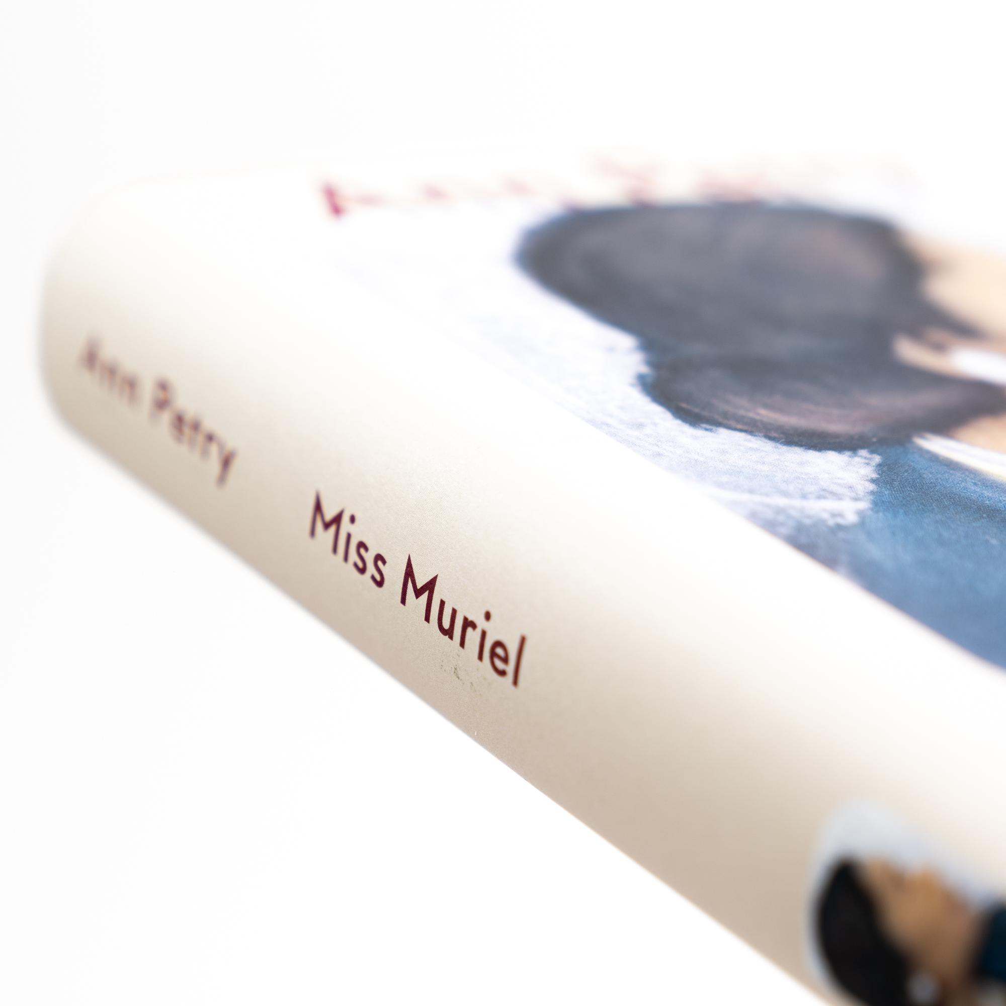 Beispielinhalt (Bild) Miss Muriel