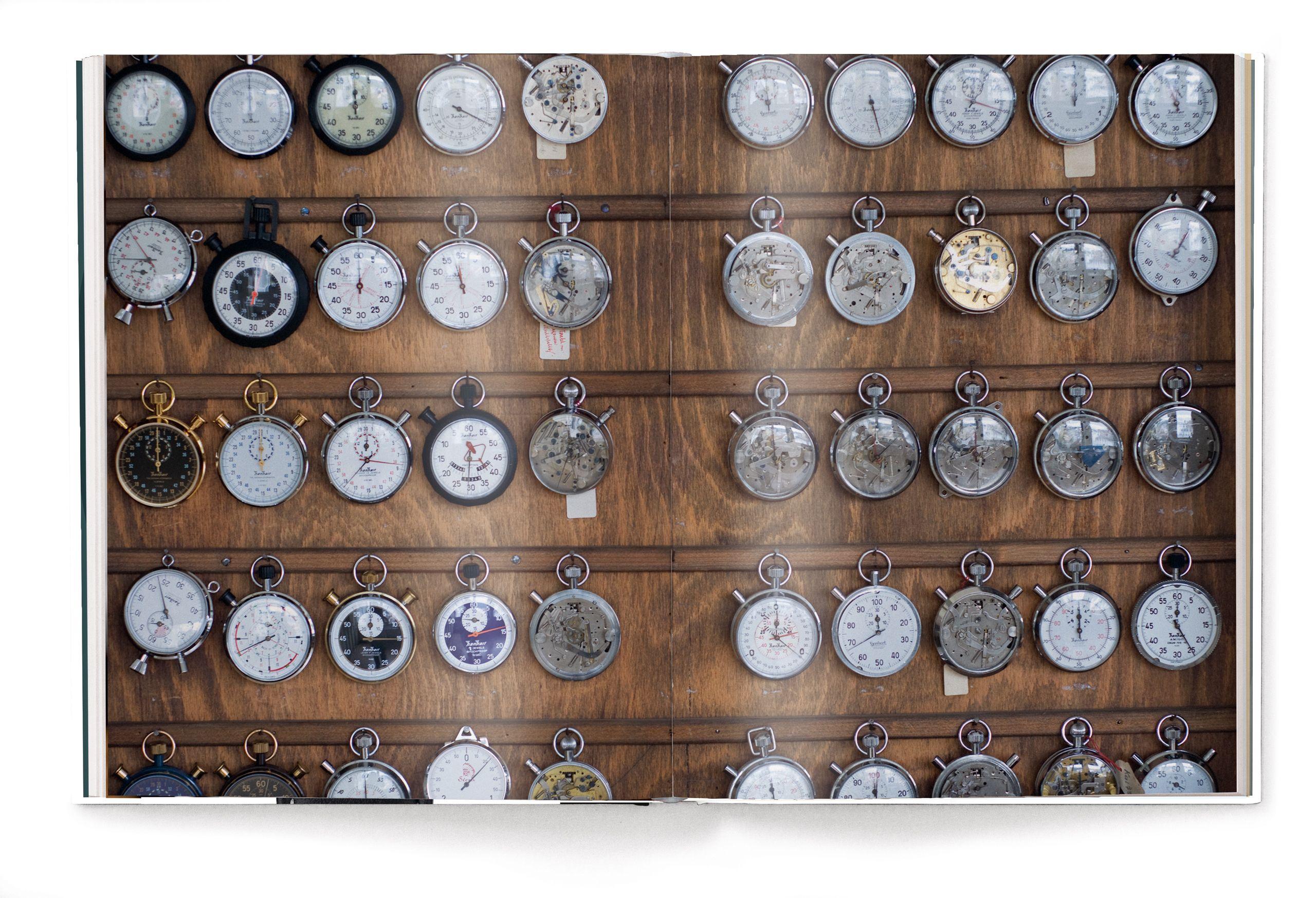 Beispielinhalt (Bild) The Watch Book: Hanhart und die deutsche Uhrenindustrie / Hanhart and the German Watchmaking Industry