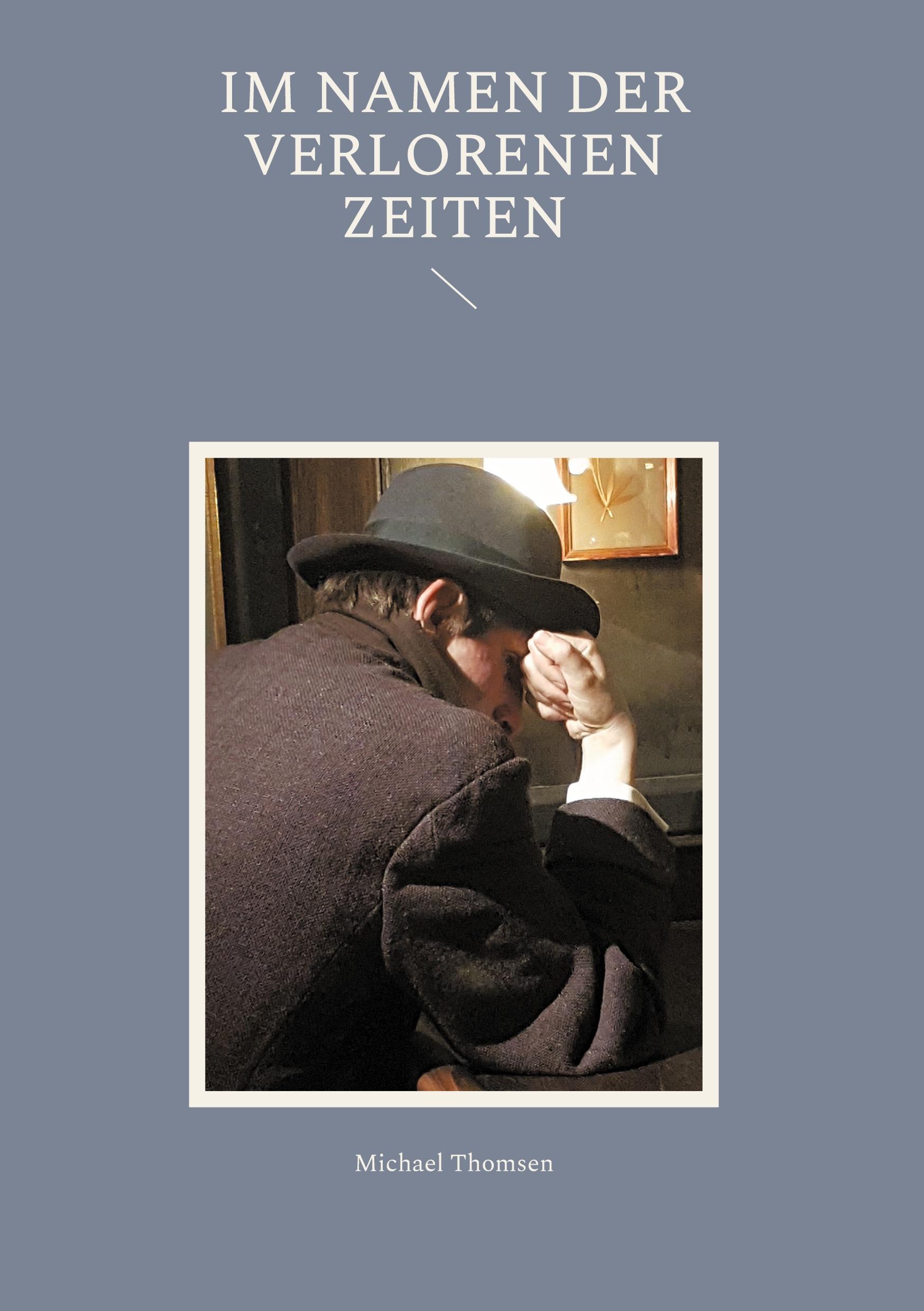 Vorderes Coverbild Im Namen der verlorenen Zeiten