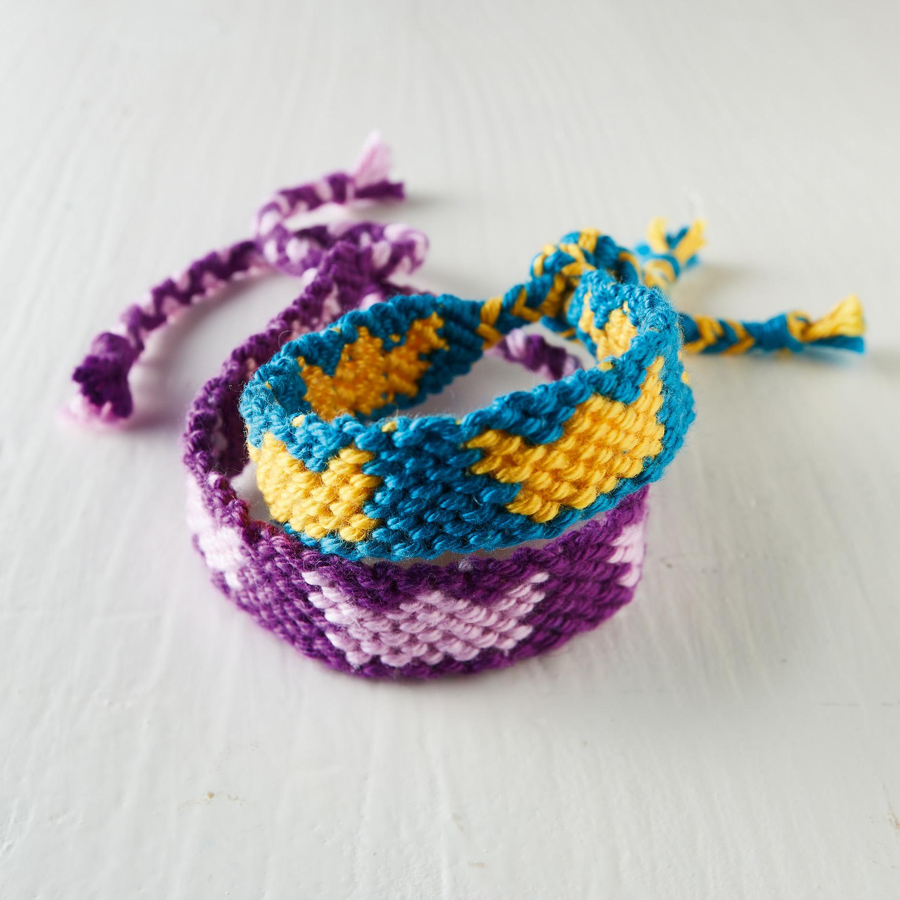 Beispielinhalt (Bild) Kreativstart Kids Freundschaftsbänder. Anleitungsbuch und Material