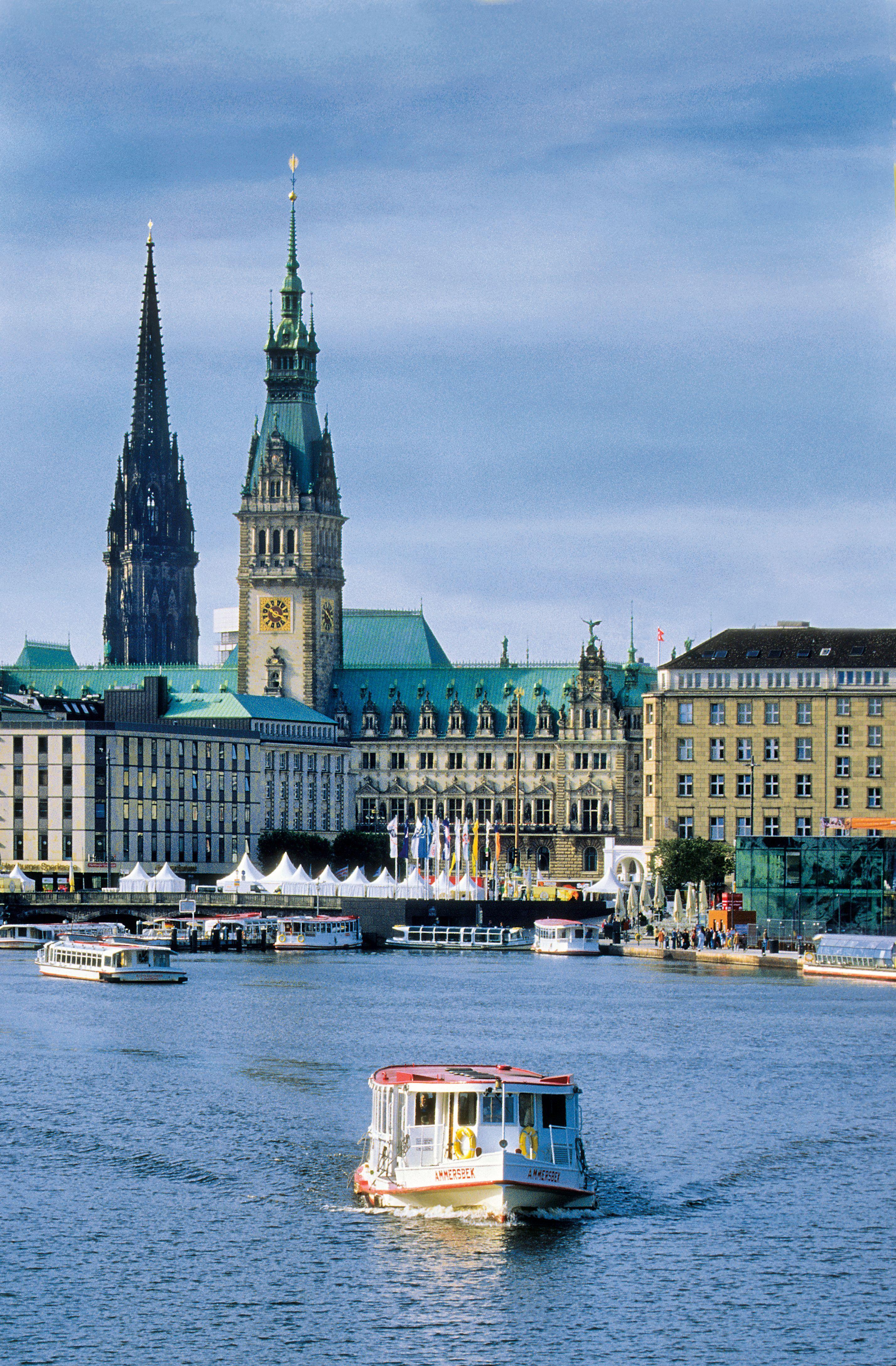 Vorderes Coverbild HAMBURG 2025