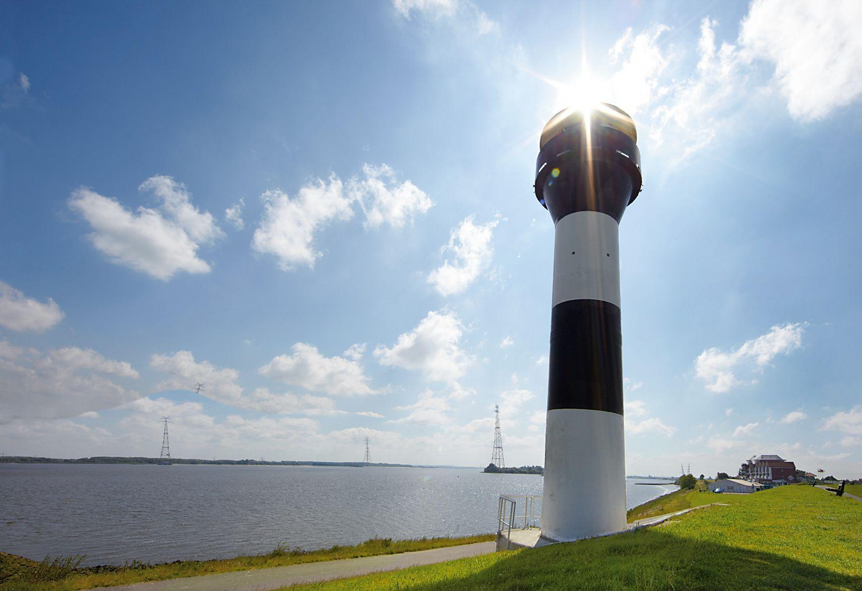 Beispielinhalt (Bild) Leuchttürme 2025. 3-Monats-Tischkalender