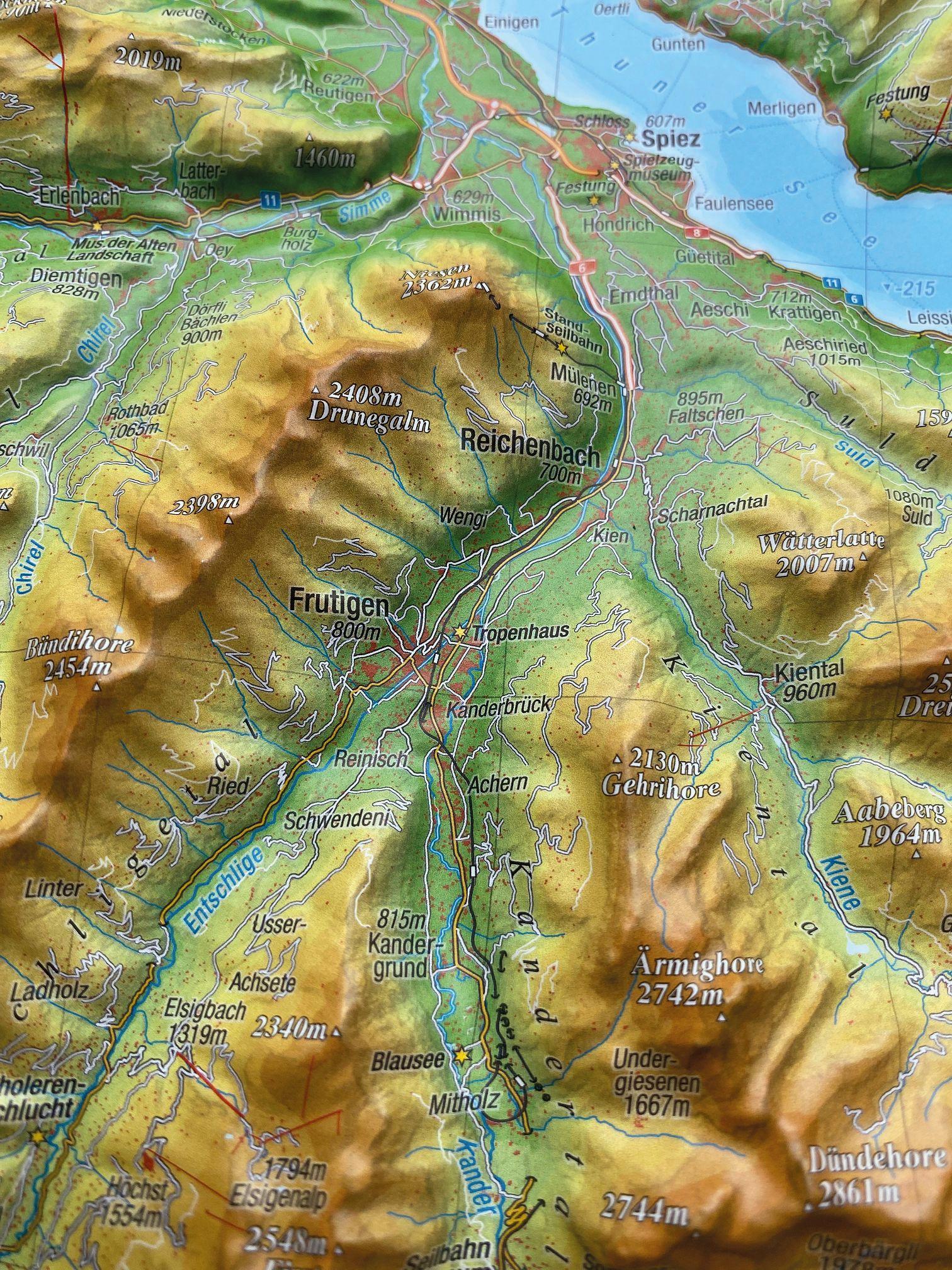 Beispielinhalt (Bild) Relief Berner Oberland klein 1:200.000