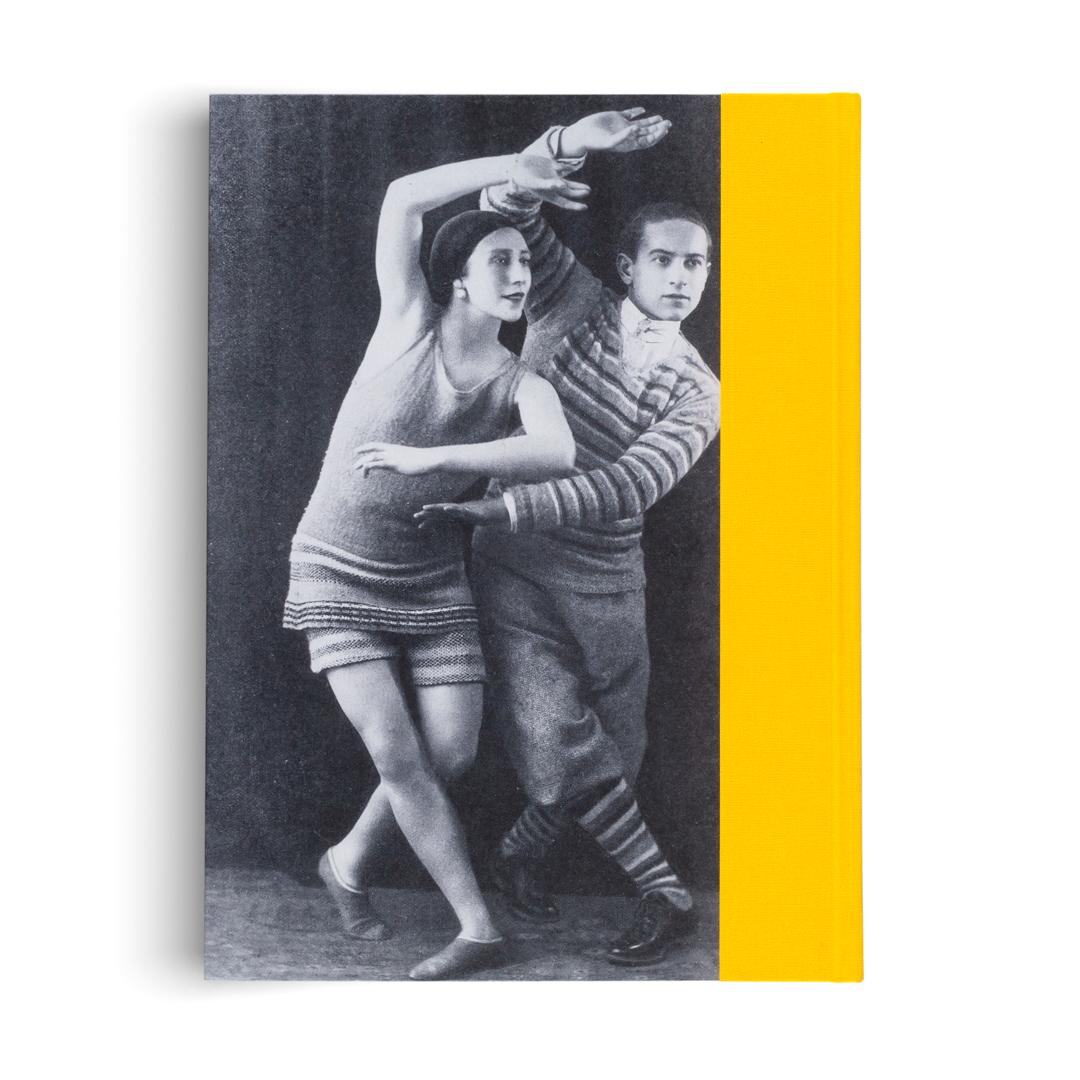 Beispielinhalt (Bild) Coco Chanel: Roaring Twenties - Fashion, Art and Culture of the 1920s Riviera | Official Exhibition Catalogue