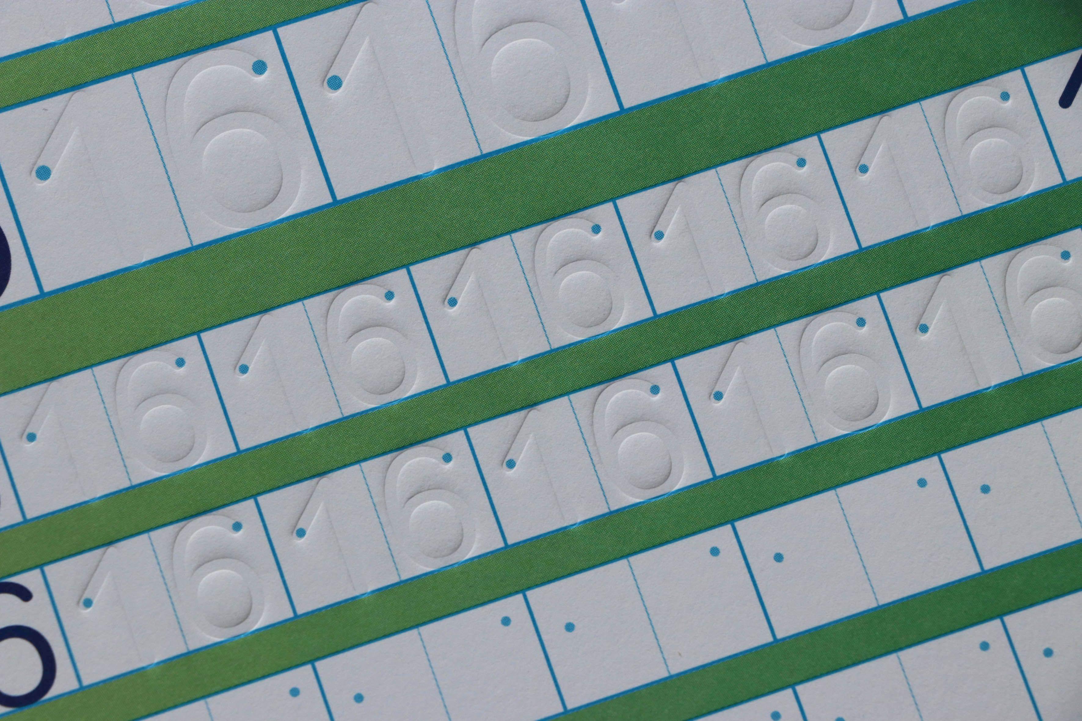 Beispielinhalt (Bild) Erstes Schreiben mit Spurrillen. Zahlen