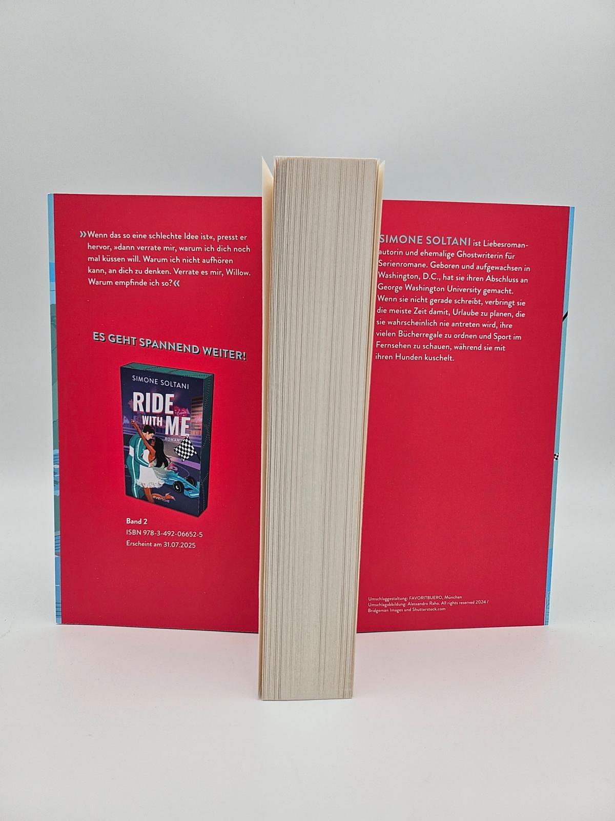 Beispielinhalt (Bild) Cross the Line - Auf der Rennstrecke kämpft er um den Sieg, im Leben um ihr Herz