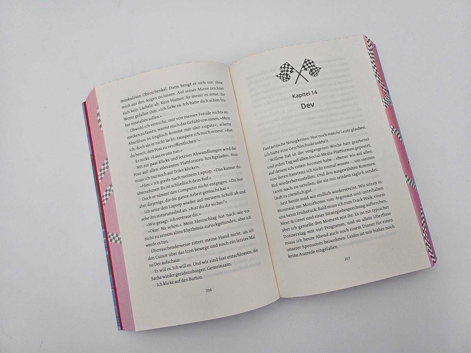 Beispielinhalt (Bild) Cross the Line - Auf der Rennstrecke kämpft er um den Sieg, im Leben um ihr Herz