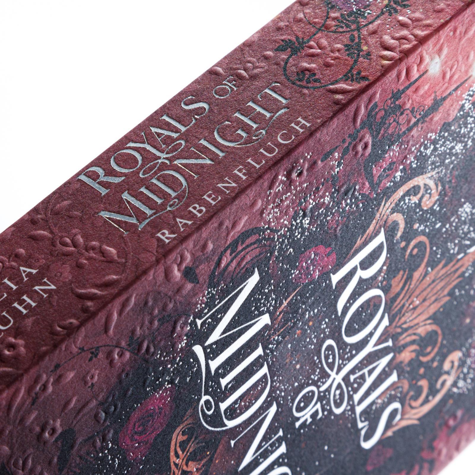 Beispielinhalt (Bild) Royals of Midnight. Rabenfluch (Royal Shadows 2)