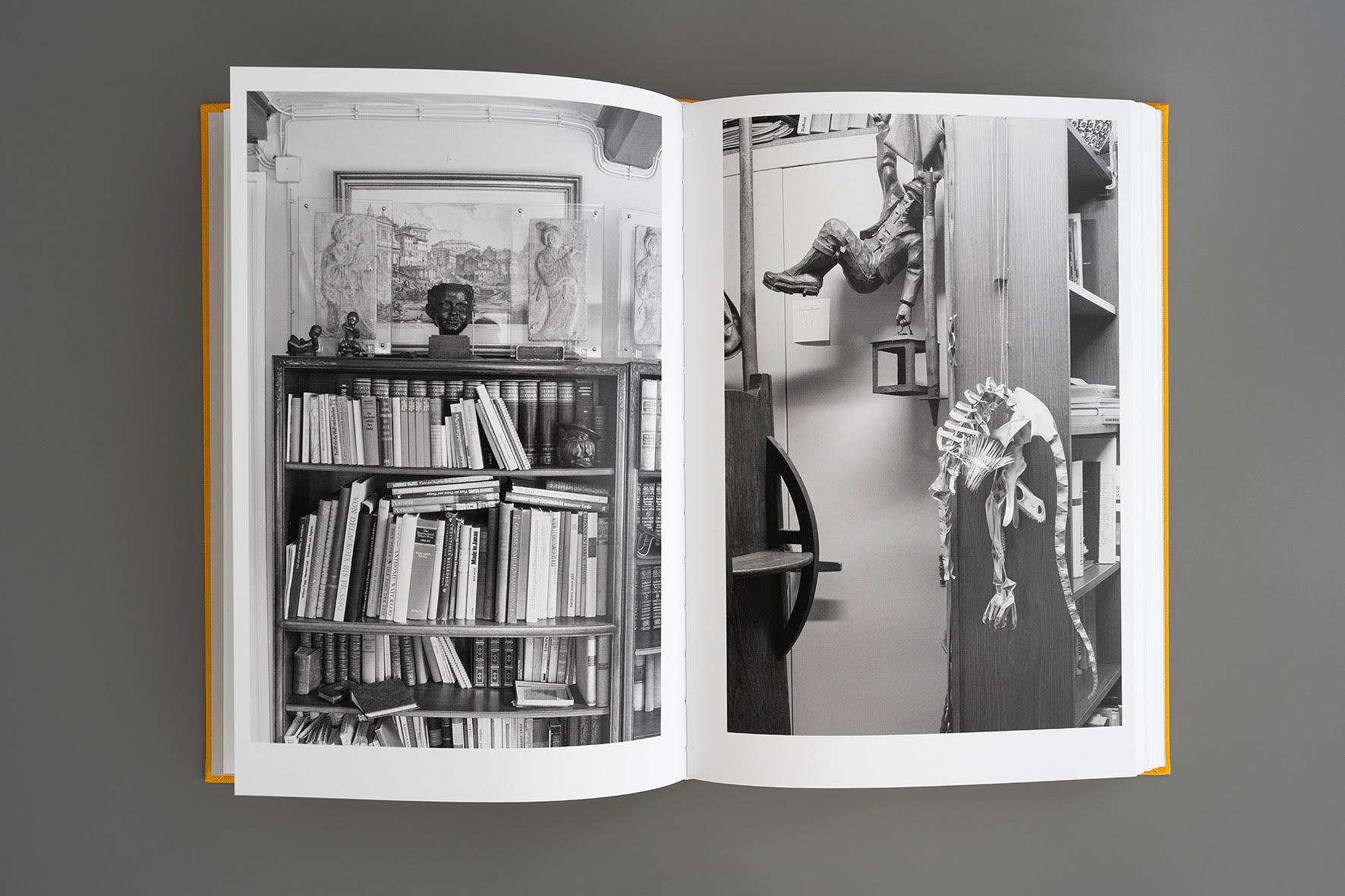 Beispielinhalt (Bild) Julia Gaisbacher: Hanne Darboven. Am Burgberg - Fotografischer Bildband über das Künstlerinnenhaus von Hanne Darboven