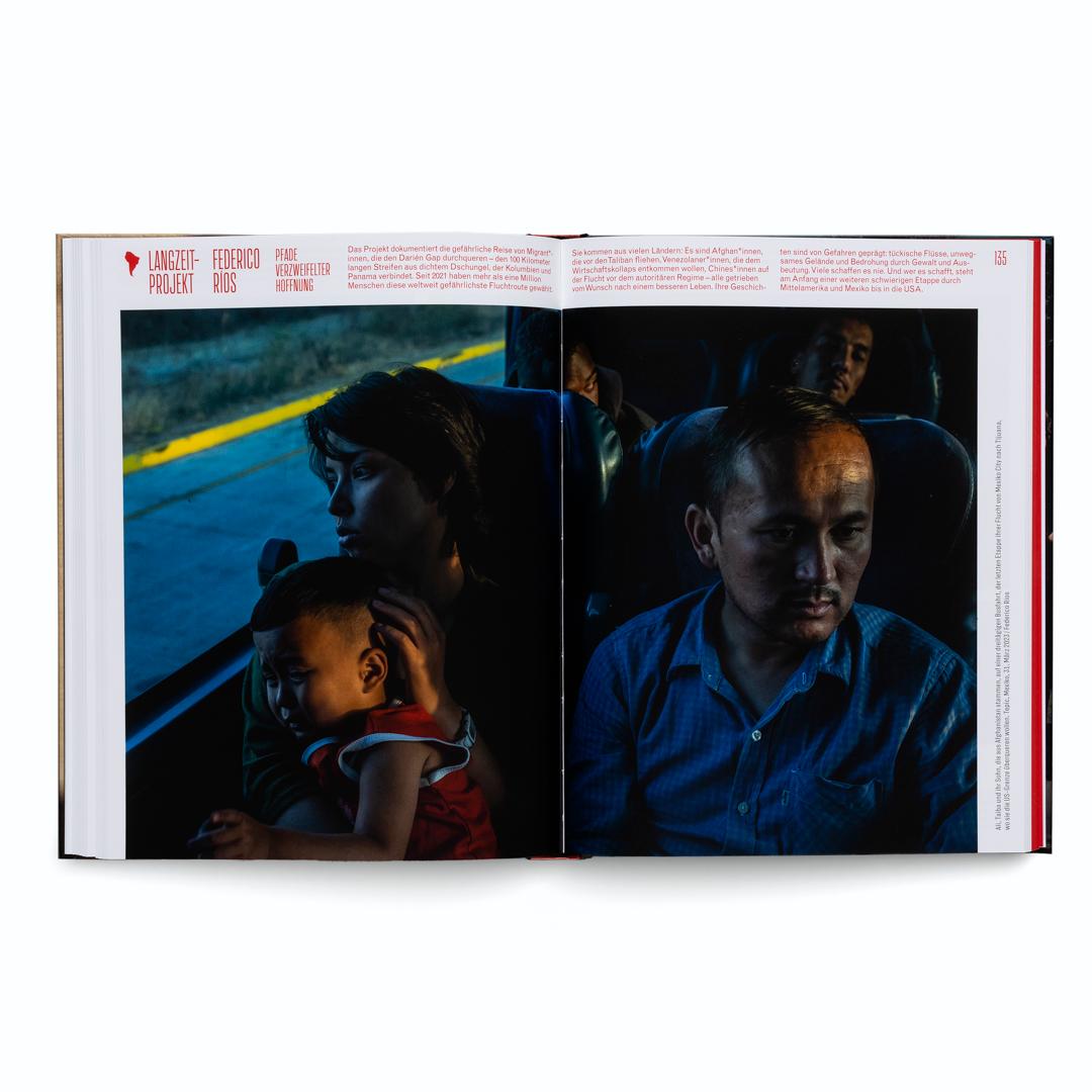 Beispielinhalt (Bild) World Press Photo Yearbook 2025, deutschsprachige Ausgabe
