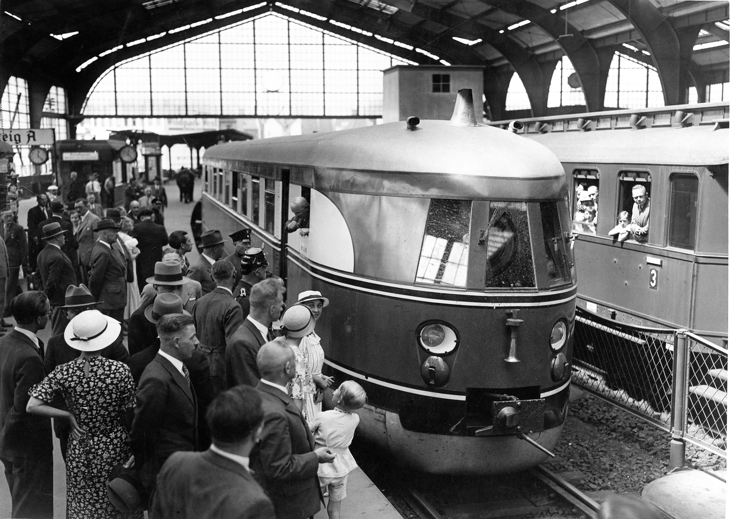 Beispielinhalt (Bild) Schnelltriebwagen der 30er Jahre - Entwicklung | Technik | Einsatz