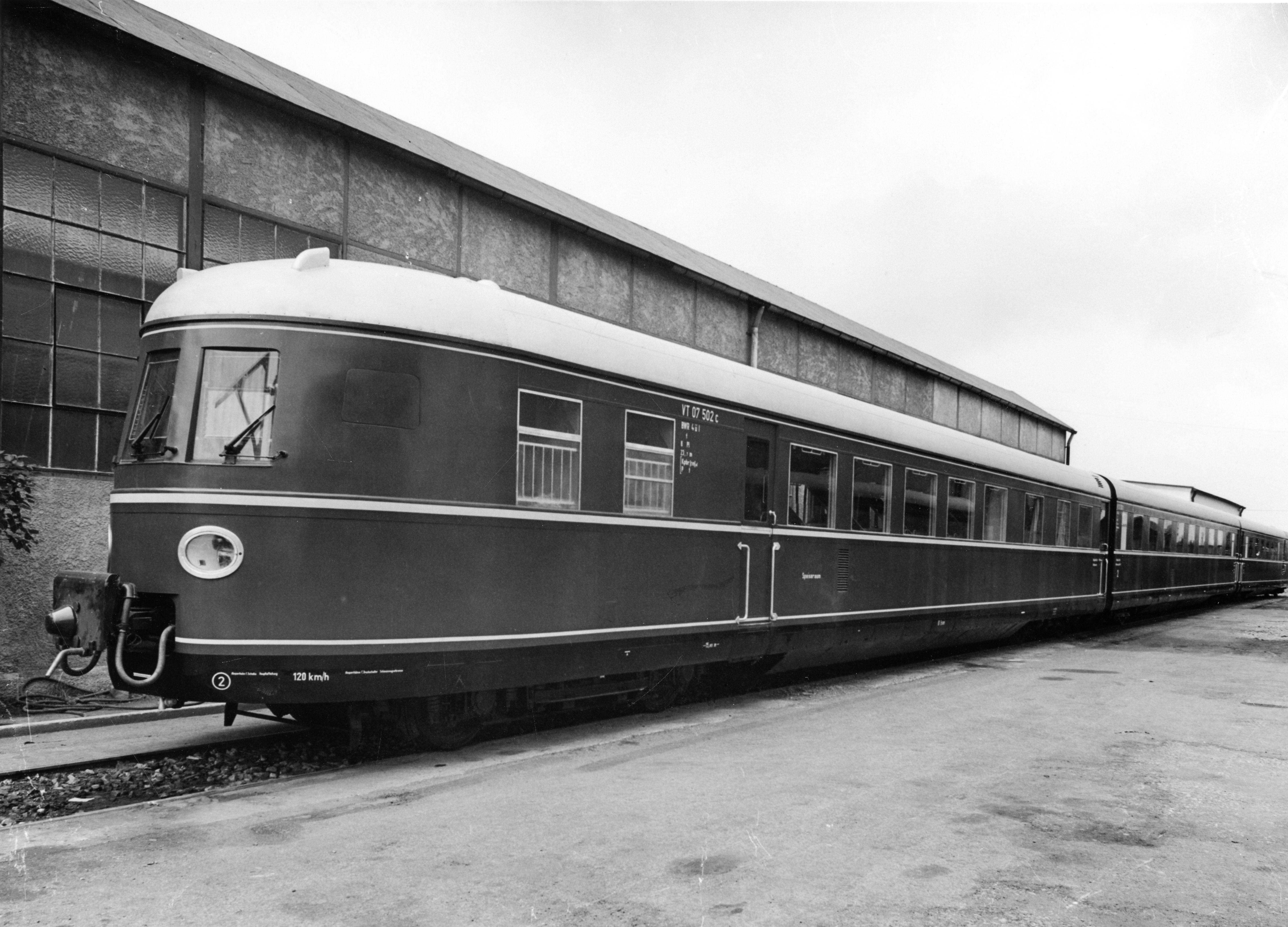 Beispielinhalt (Bild) Schnelltriebwagen der 30er Jahre - Entwicklung | Technik | Einsatz