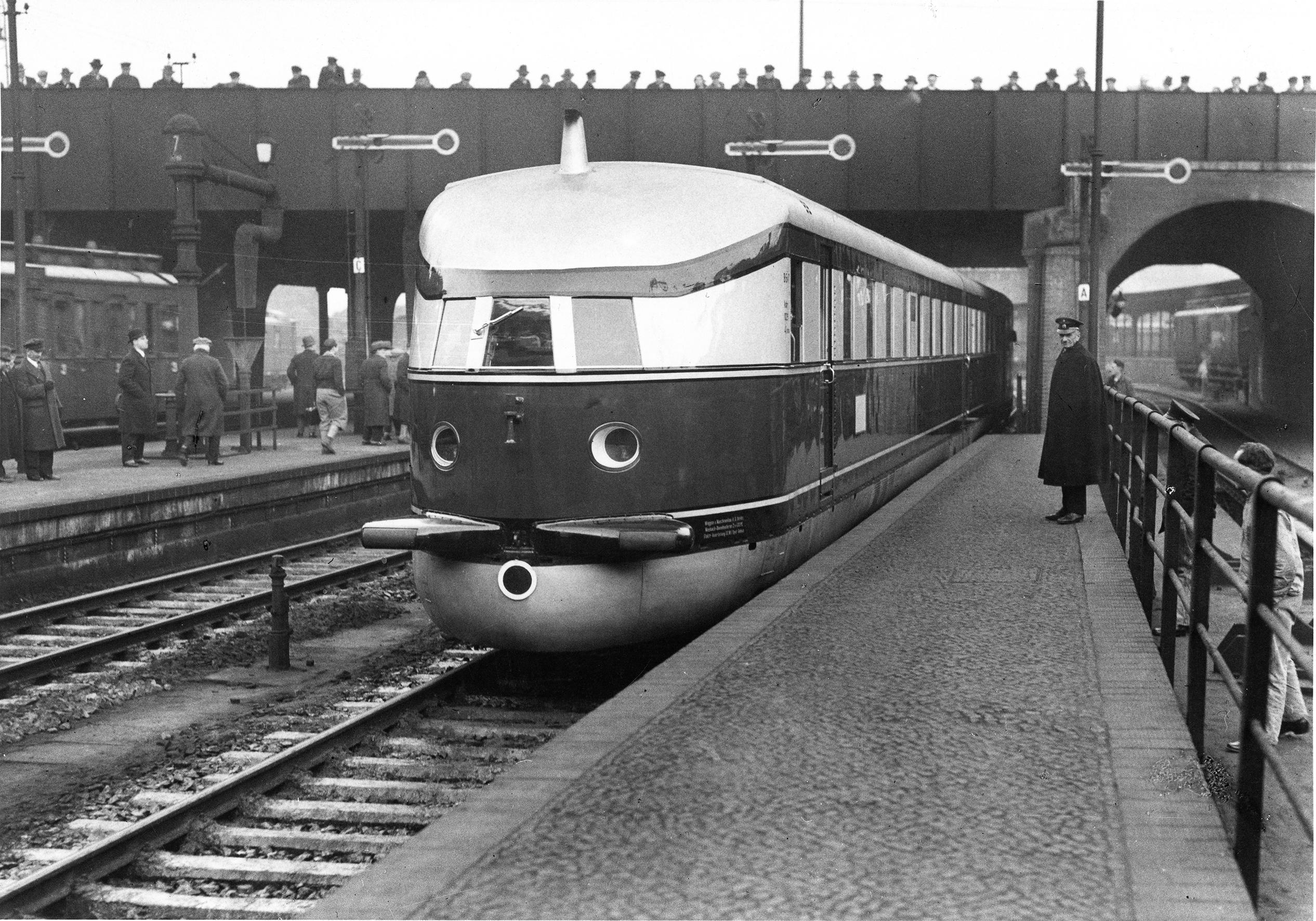 Beispielinhalt (Bild) Schnelltriebwagen der 30er Jahre - Entwicklung | Technik | Einsatz