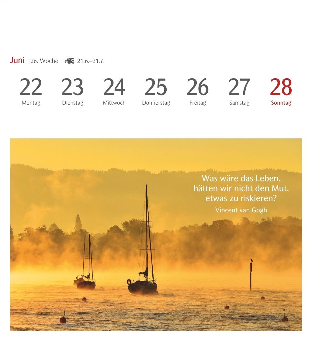 Beispielinhalt (Bild) Momente des Glücks Postkartenkalender 2026 - Wochenkalender mit Zitaten, mit 53 Postkarten
