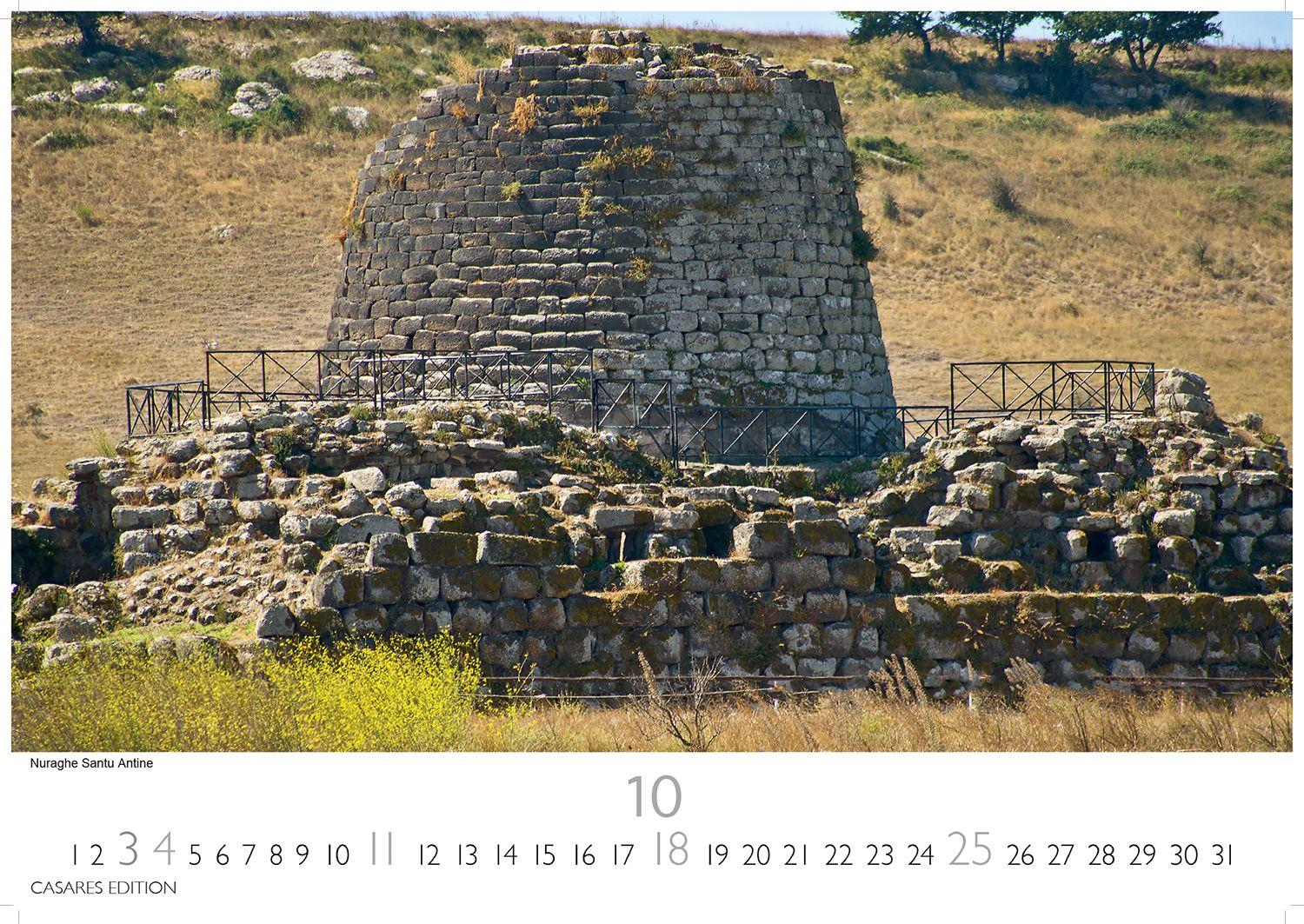 Beispielinhalt (Bild) Sardinien Kalender 2026 - Wandkalender | Fotokalender Italien 24x35 cm - mit 12 traumhaften Motiven der Mittelmeerinsel.
