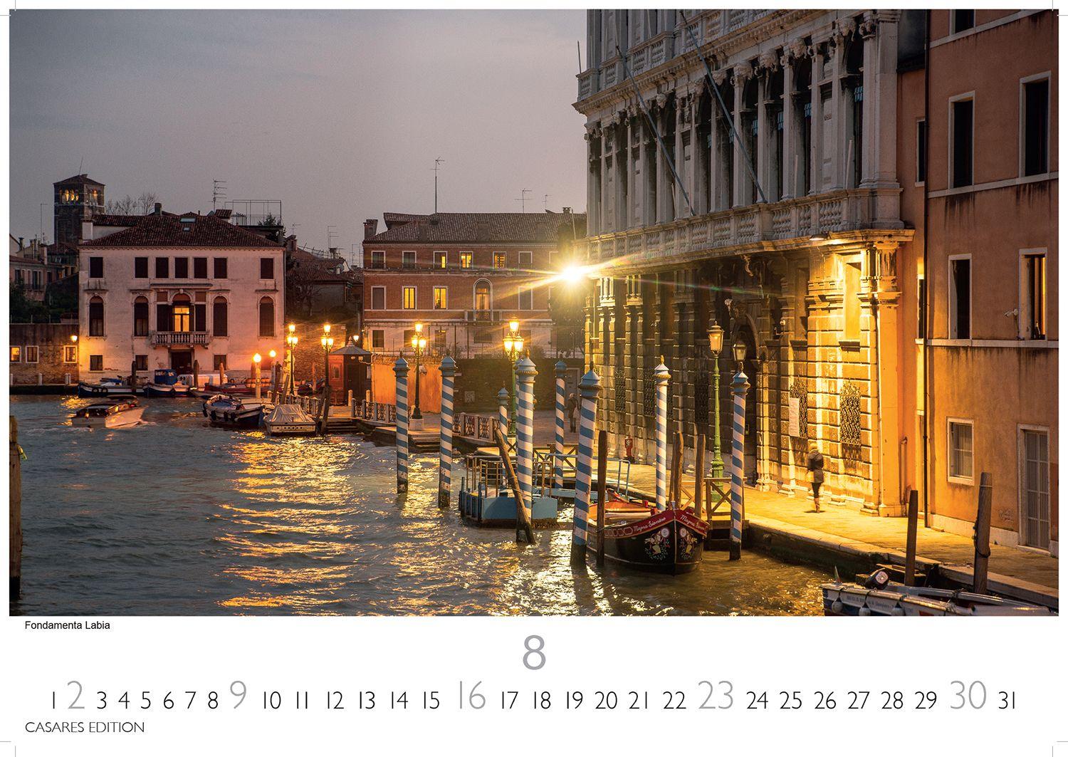 Beispielinhalt (Bild) Venedig Kalender 2026 - Wandkalender | Fotokalender Italien 35x50cm - mit atemberaubenden Fotos der Lagune, Gondeln & historischen Sehenswürdigkeiten | für Kunst- und Reiseenthusiasten