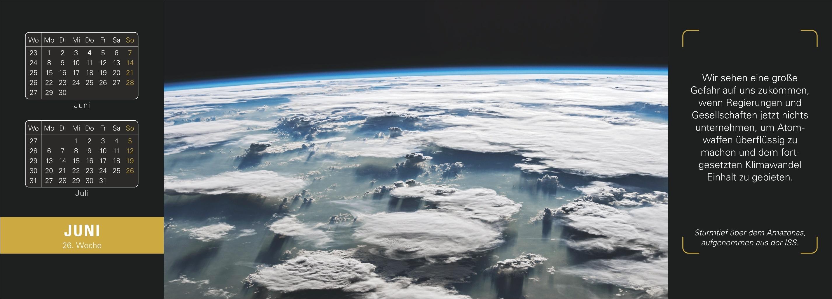 Beispielinhalt (Bild) Stephen Hawking Universum Premium-Tischplaner 2026 - Wochenkalender mit 53 Bildern und Zitaten