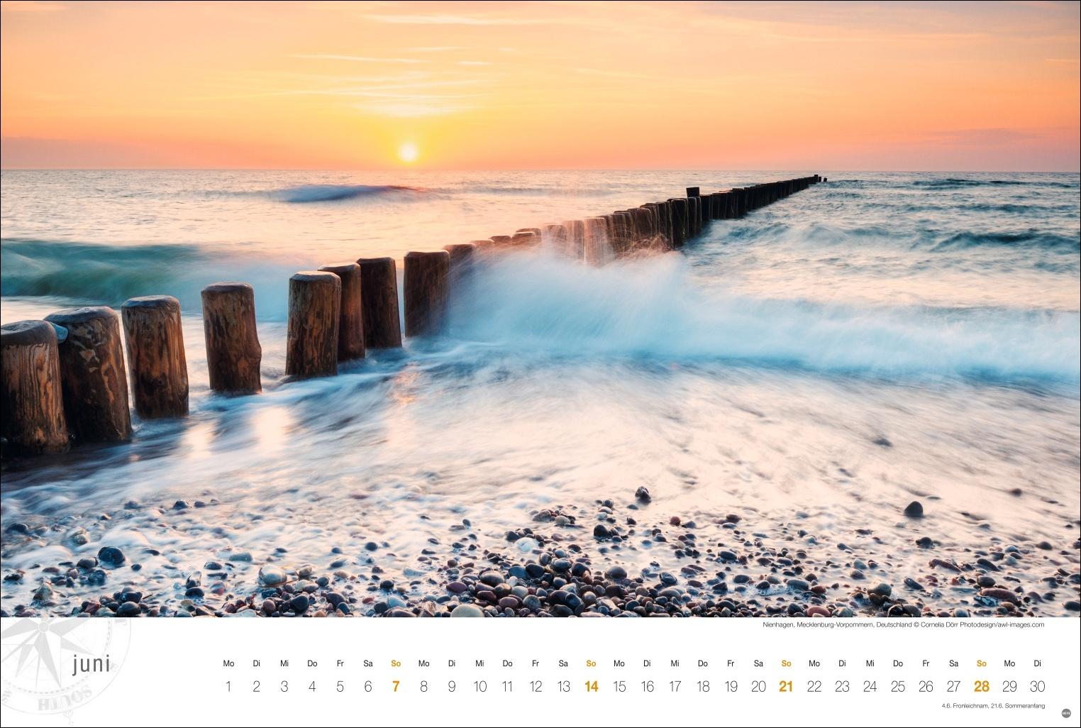 Beispielinhalt (Bild) Ostsee Globetrotter Kalender 2026 - Von behaglichen Strandkörben und rauen Küsten