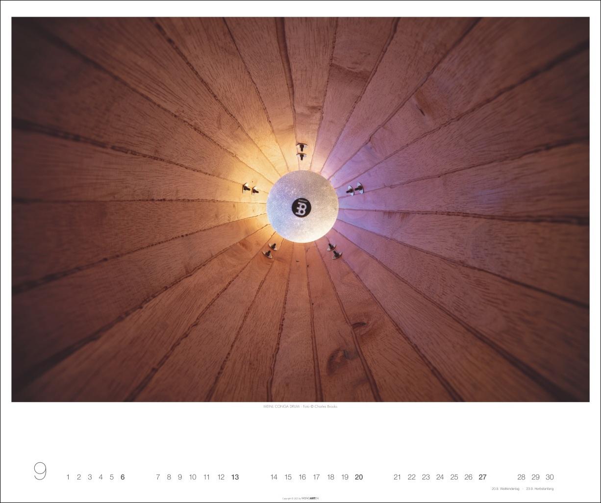 Beispielinhalt (Bild) Architecture in Music Kalender 2026 - Musikinstrumente von innen