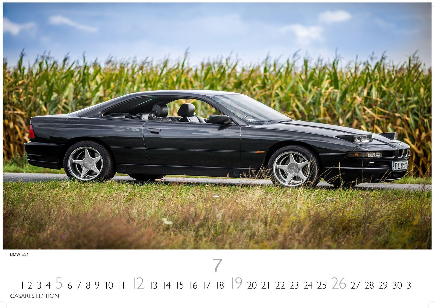 Beispielinhalt (Bild) BMW Classic Cars Kalender 2026 - Wandkalender | Fotokalender Oldtimer 35x50cm Großformat - Hochwertiger Oldtimer Kalender.