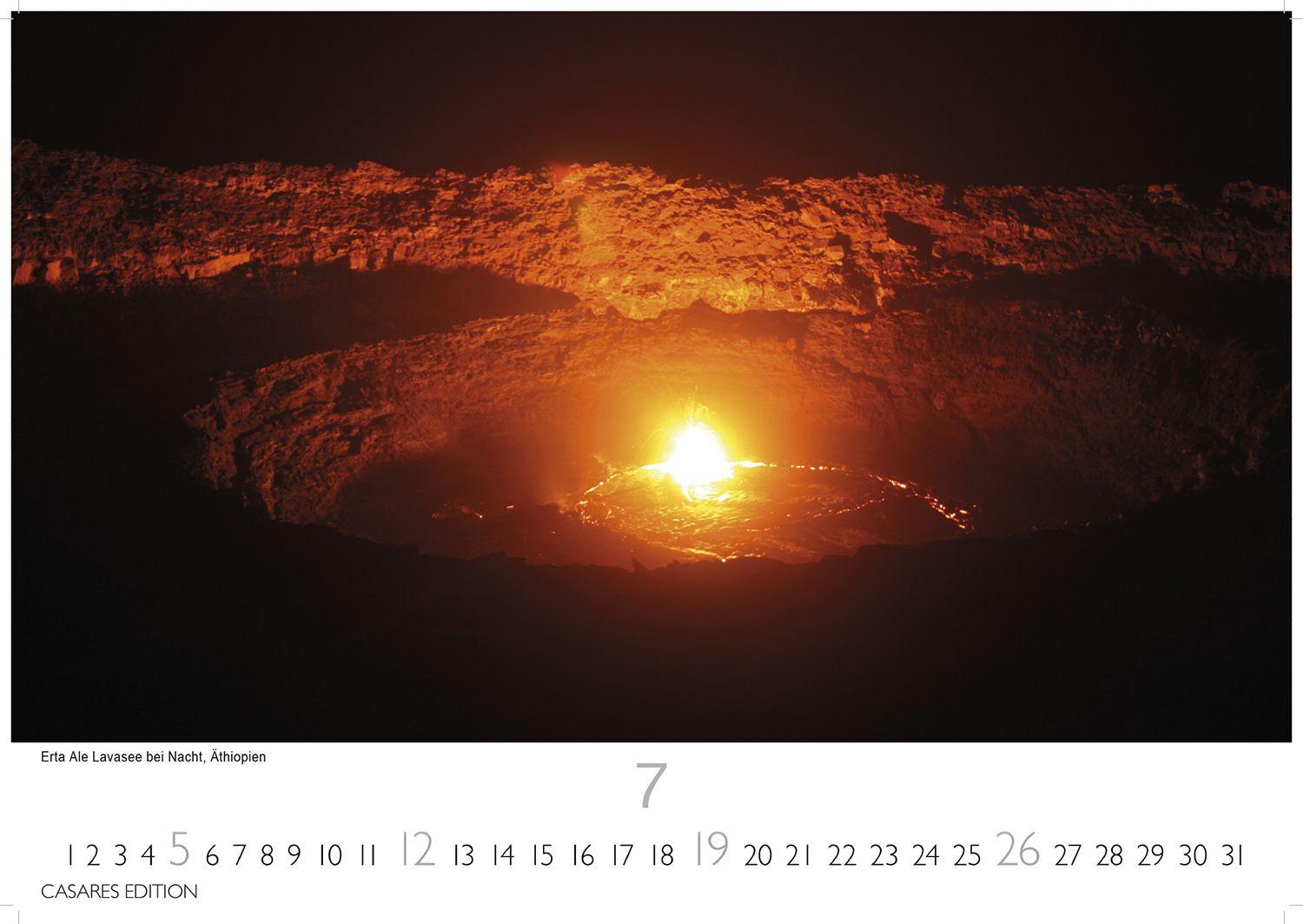 Beispielinhalt (Bild) Vulkane Kalender 2026 - Wandkalender | Fotokalender Naturkalender 24x35cm | . mit atemberaubenden Vulkan- und Naturfotografien | Perfekt für Vulkanliebhaber & Naturschätze.