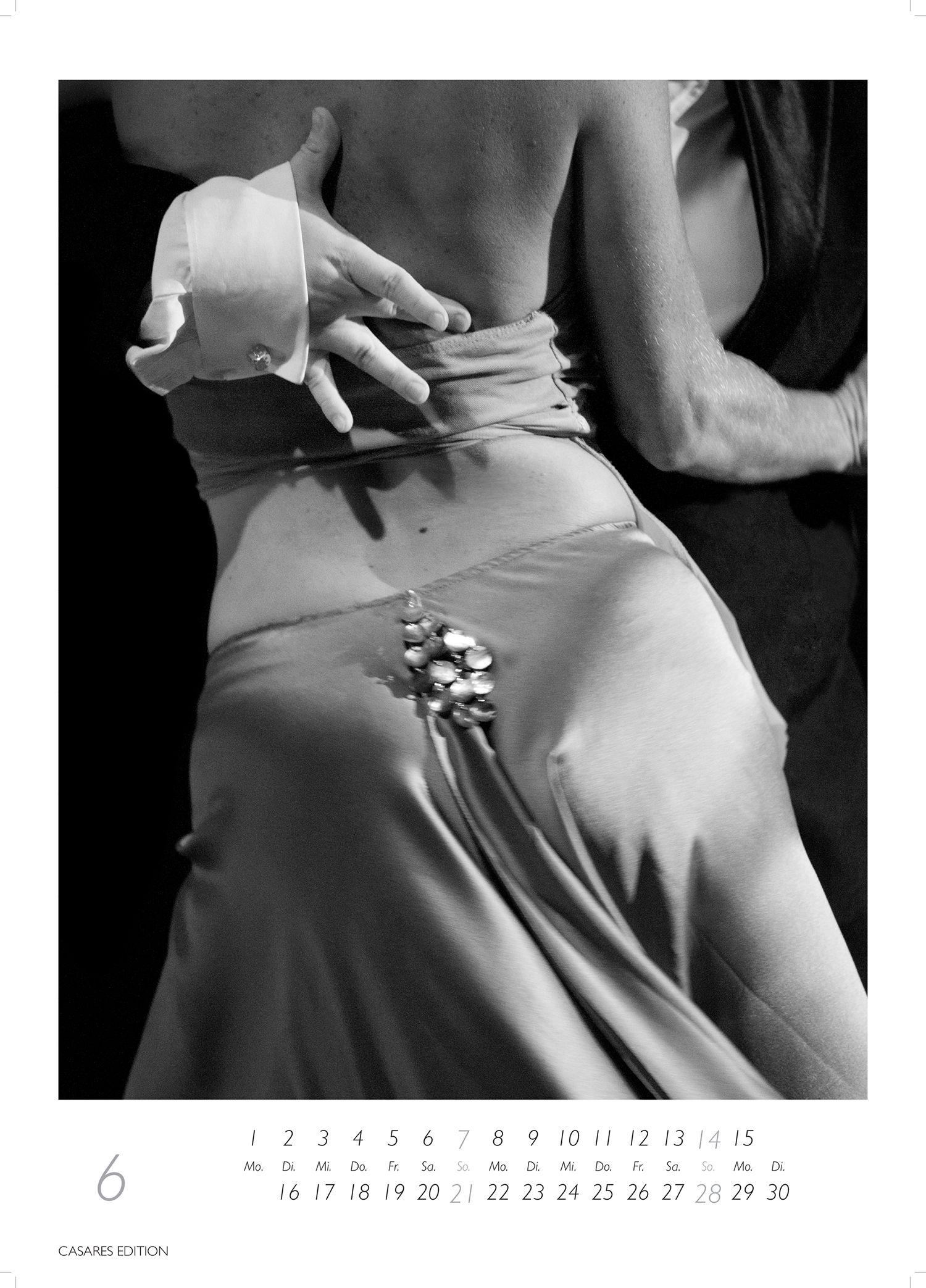 Beispielinhalt (Bild) Tango schwarz-weiss Kalender 2026 - Wandkalender | Fotokalender |Tanzkalender Südamerika 42x59cm Grosses Format - Erleben Sie den Zauber des Tangos - Eleganz, Leidenschaft & kulturelle Tiefe in einem hochwertigen Kalender.