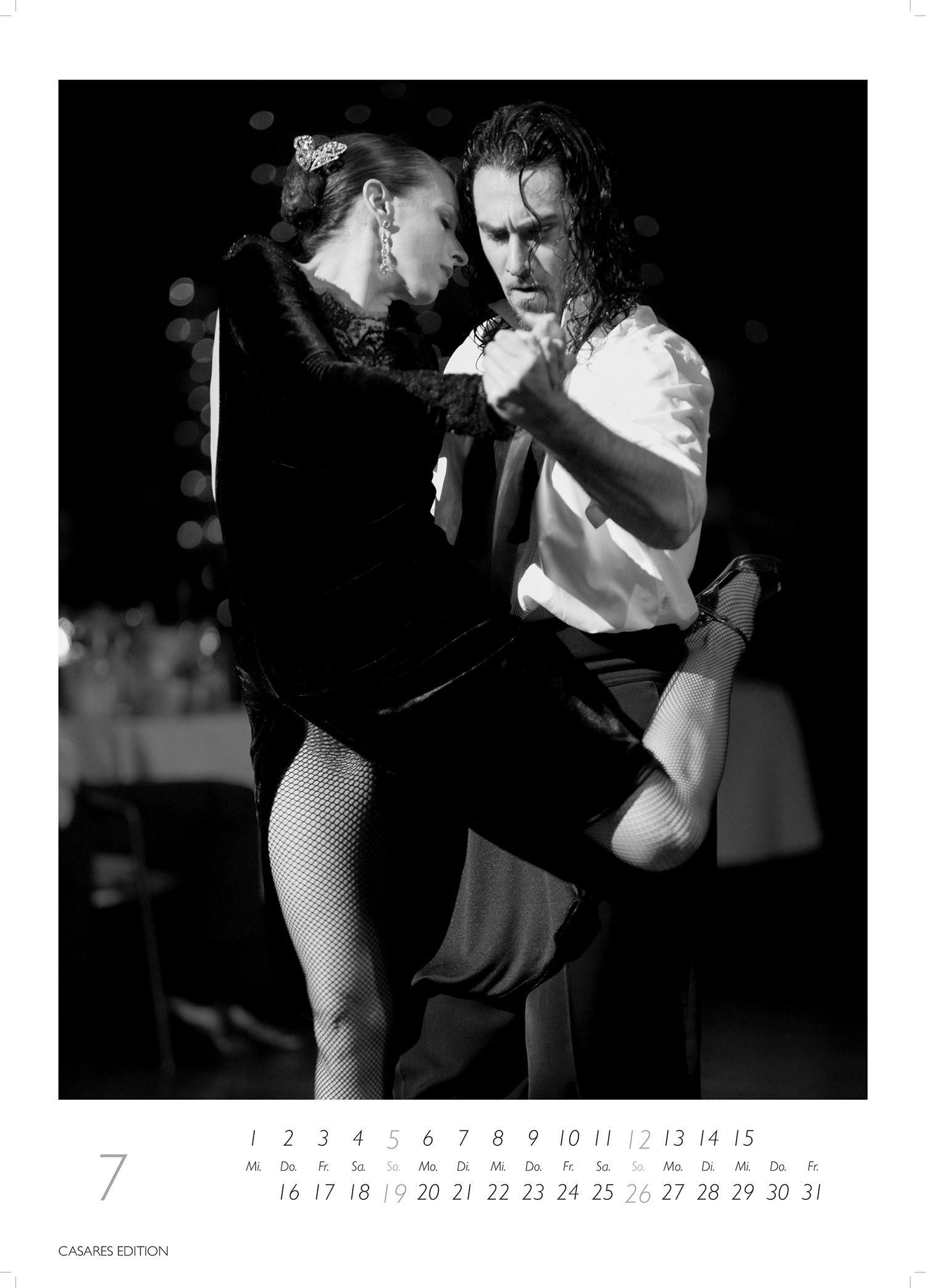 Beispielinhalt (Bild) Tango schwarz-weiss Kalender 2026 - Wandkalender | Fotokalender |Tanzkalender Südamerika 42x59cm Grosses Format - Erleben Sie den Zauber des Tangos - Eleganz, Leidenschaft & kulturelle Tiefe in einem hochwertigen Kalender.