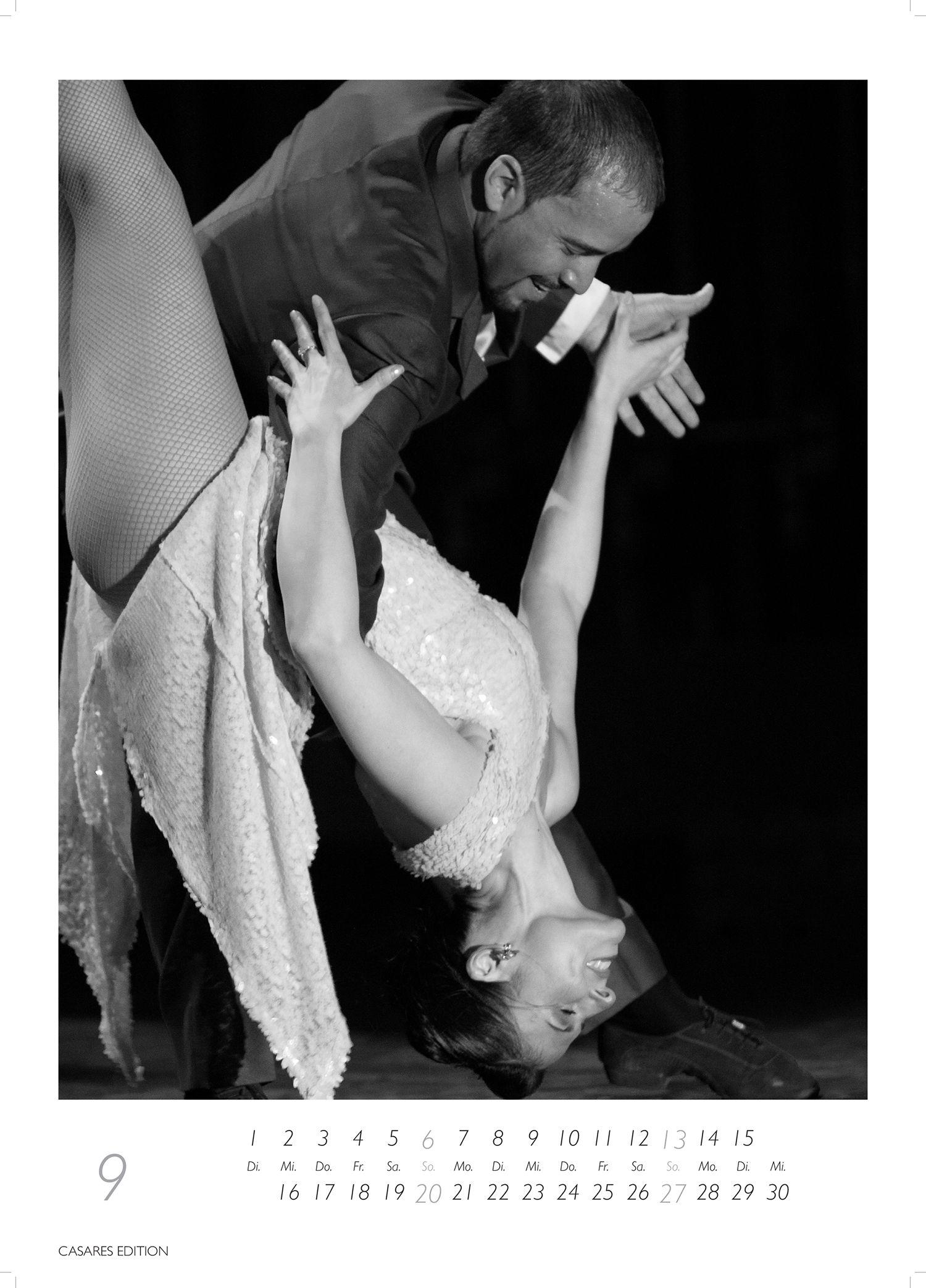 Beispielinhalt (Bild) Tango schwarz-weiss Kalender 2026 - Wandkalender | Fotokalender |Tanzkalender Südamerika 42x59cm Grosses Format - Erleben Sie den Zauber des Tangos - Eleganz, Leidenschaft & kulturelle Tiefe in einem hochwertigen Kalender.