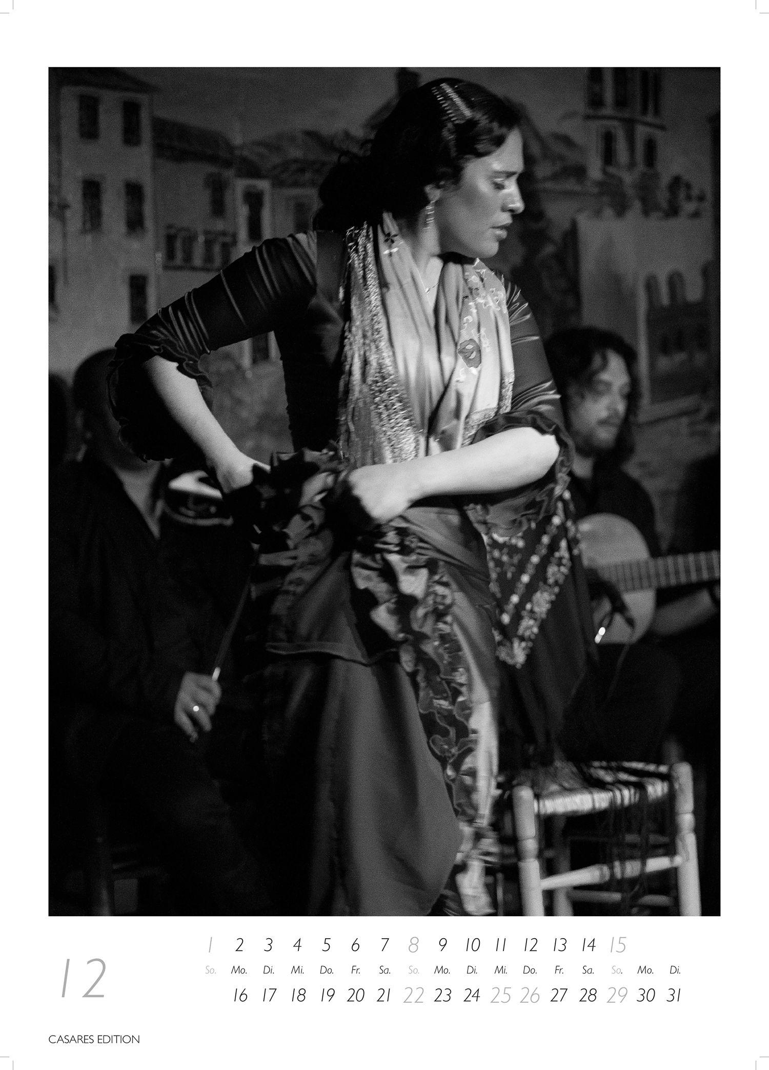 Beispielinhalt (Bild) Flamenco schwarz-weiss Kalender 2026 - Wandkalender | Fotokalender | Tanzkalender| Spanien 42x59cm - . mit eindrucksvollen Flamenco-Fotos, Tanz & Musik - Perfekt für Fans spanischer Kultur & Andalusien.