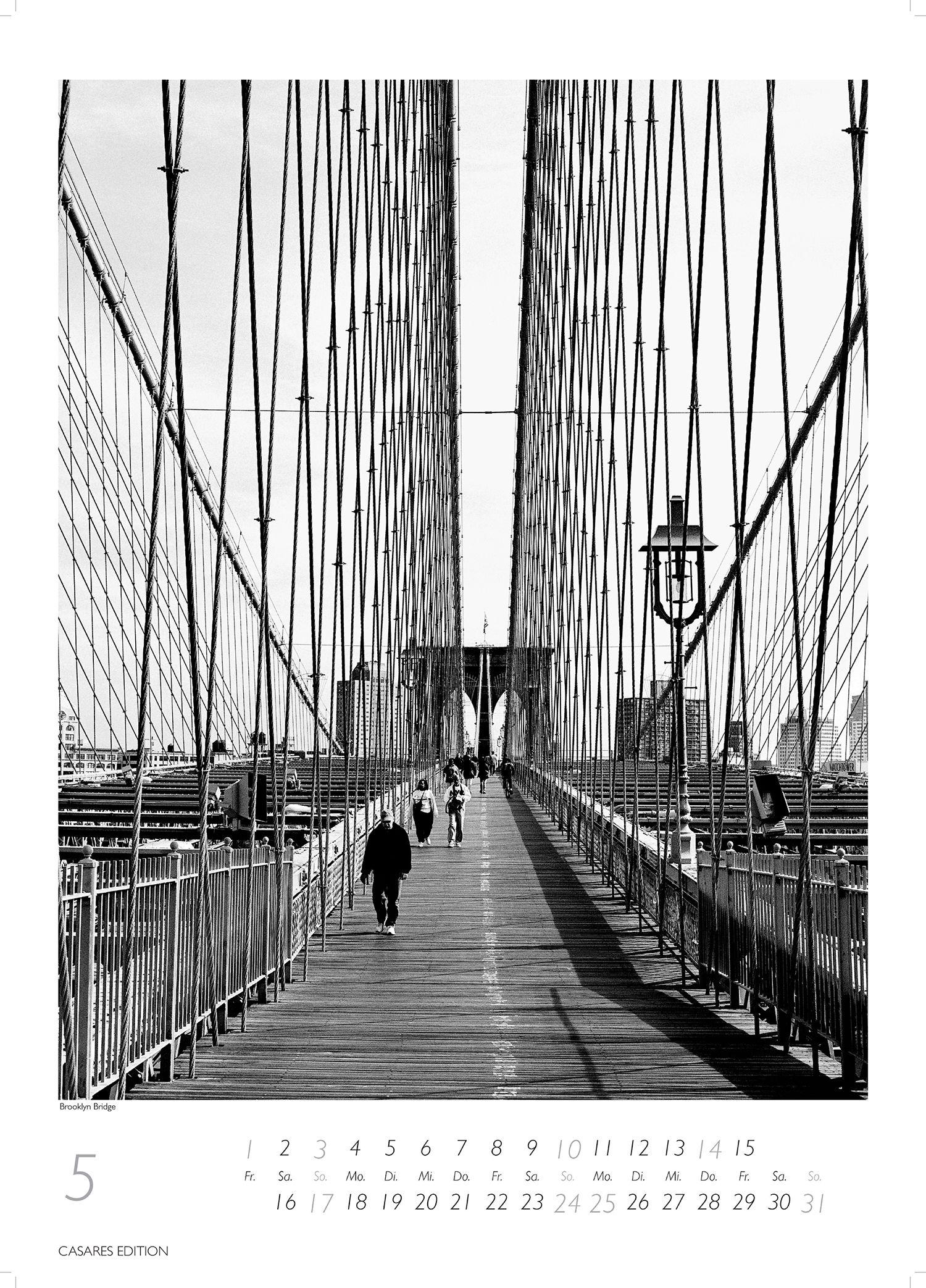 Beispielinhalt (Bild) New York schwarz-weiss Kalender 2026 - Wandkalender | Fotokalender Nordamerika 59x42cm Grosses Format - Eleganter Schwarz-Weiß-Print mit beeindruckenden New York City Motiven