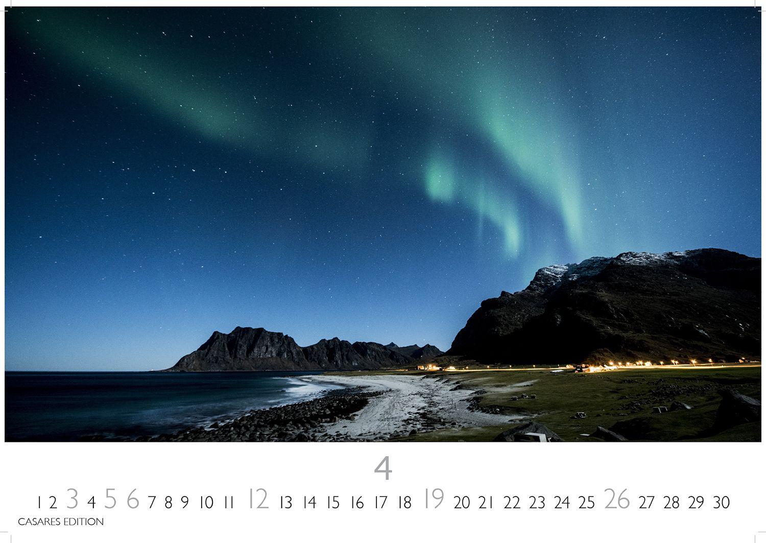 Beispielinhalt (Bild) Polarlicht Kalender 2026 - Wandkalender | Fotokalender Naturkalender 24x35cm - Erleben Sie die Magie der Aurora Borealis - Hochwertiger Polarlicht 2026 - für Naturenthusiasten