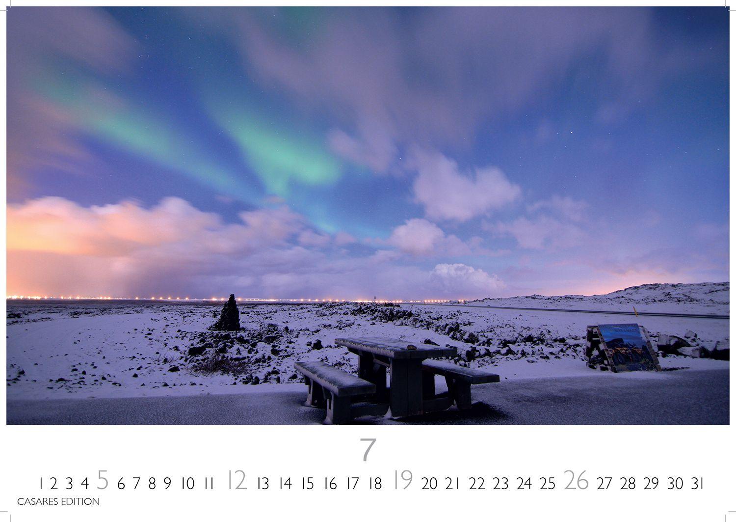 Beispielinhalt (Bild) Polarlicht Kalender 2026 - Wandkalender | Fotokalender Naturkalender 24x35cm - Erleben Sie die Magie der Aurora Borealis - Hochwertiger Polarlicht 2026 - für Naturenthusiasten