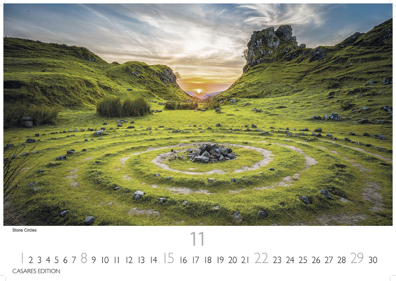 Beispielinhalt (Bild) Schottland Kalender 2026 - Wandkalender | Fotokalender England 24x35cm - Faszinierende Bilder von schottischen Highlands, Lochs, Küsten und Nationalparks