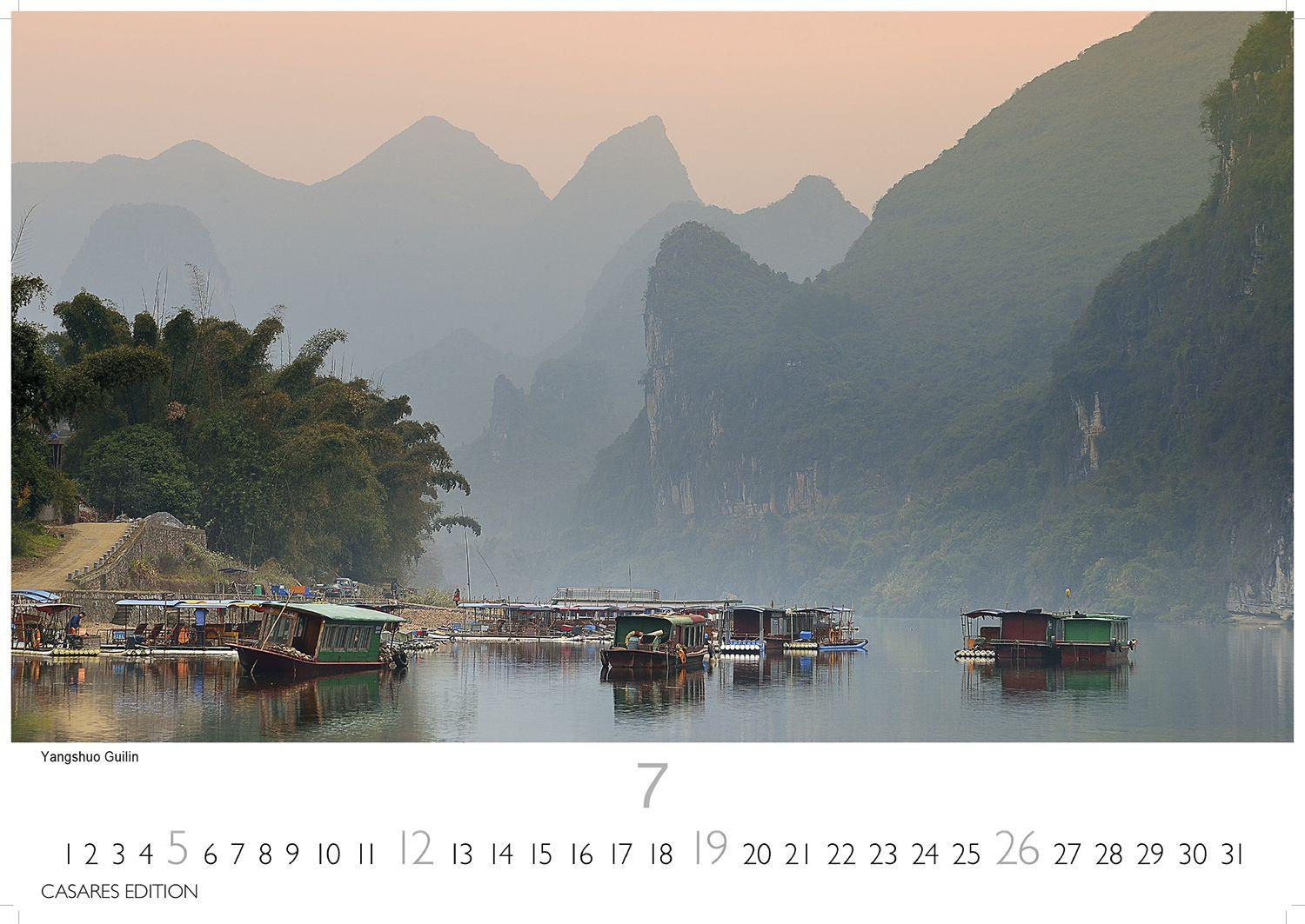 Beispielinhalt (Bild) China Kalender 2026 - Wandkalender | Fotokalender Asien 35x50cm Grosses Format - Wundervolle Landschaften | Tradition und Moderne in 12 faszinierenden Fotos