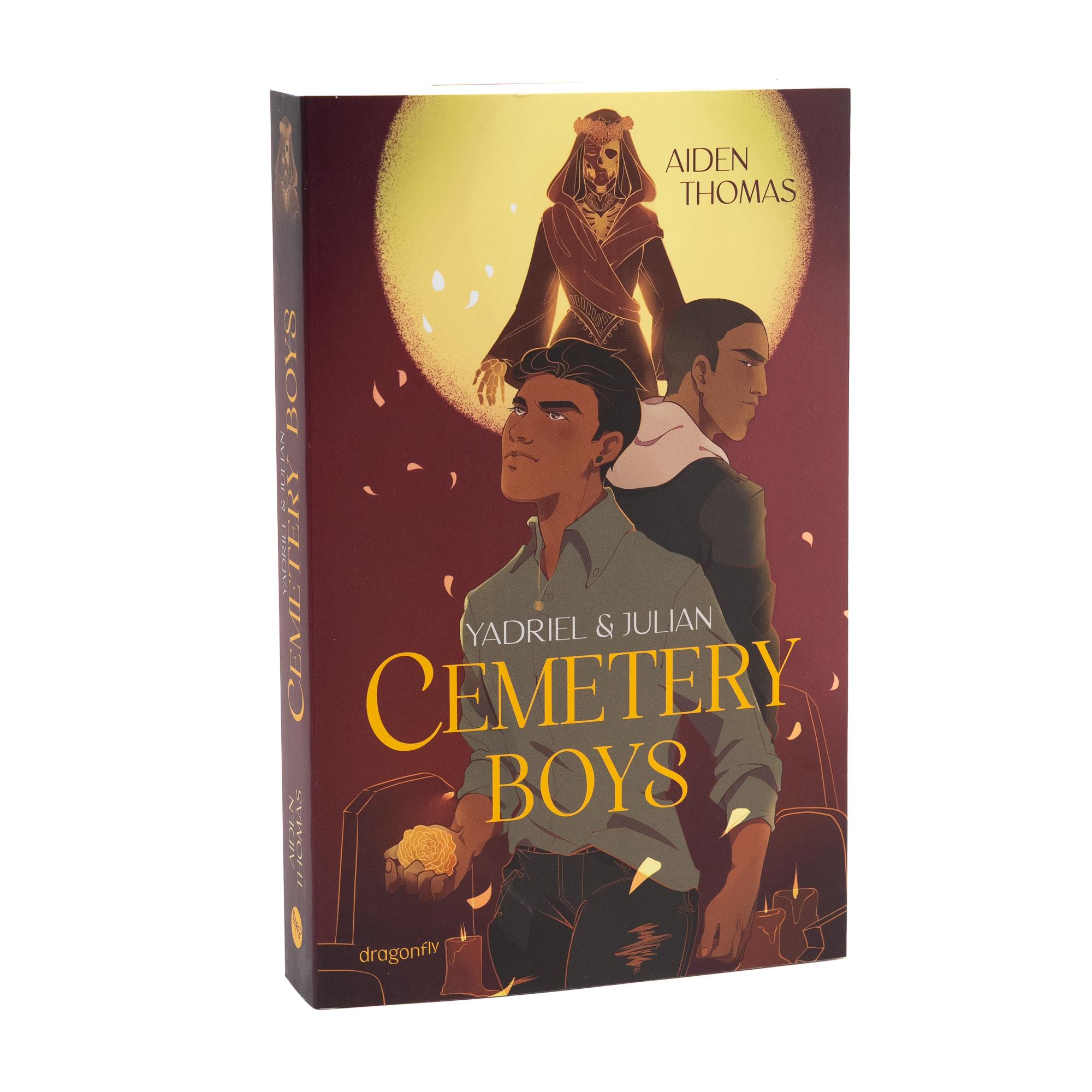 Beispielinhalt (Bild) Yadriel und Julian. Cemetery Boys