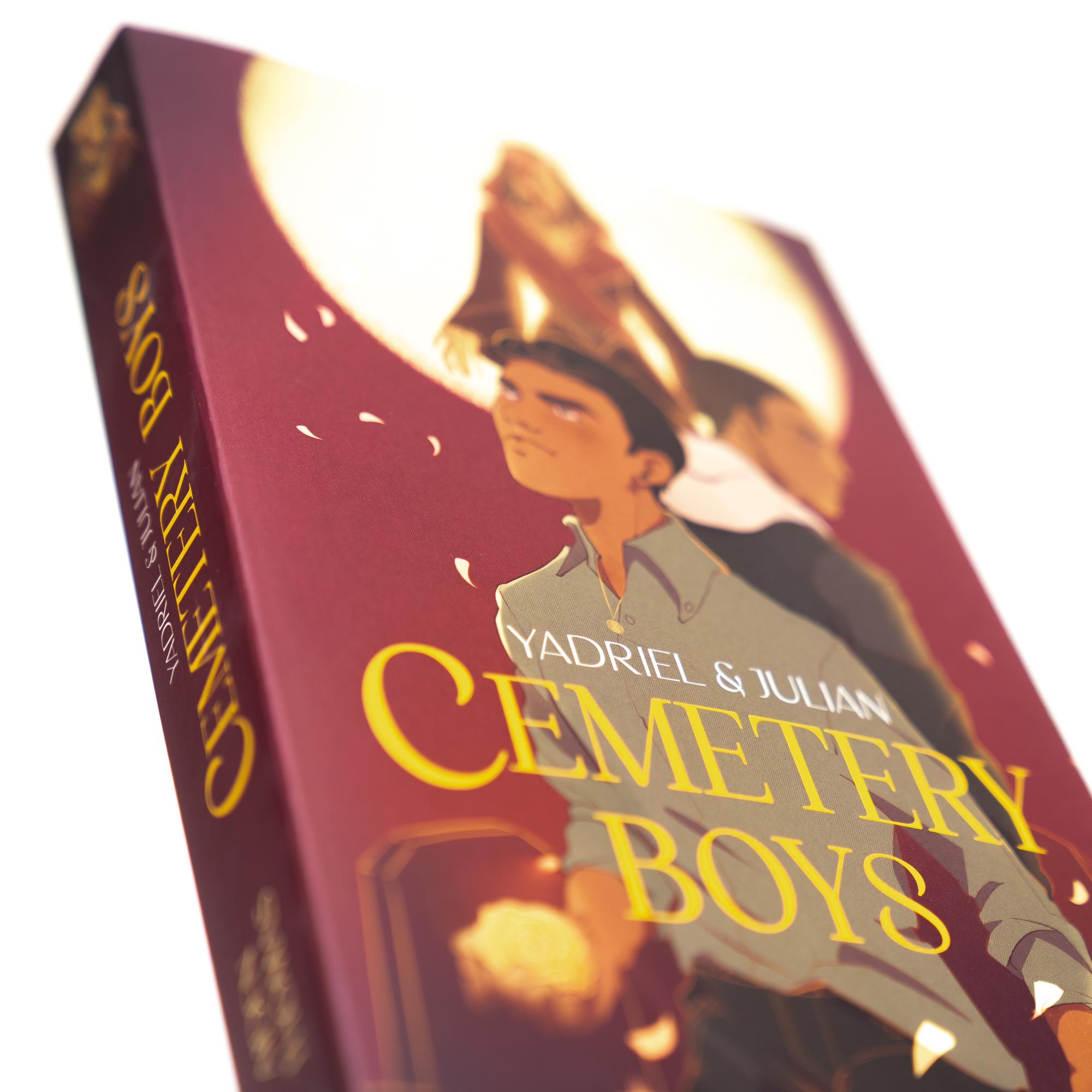 Beispielinhalt (Bild) Yadriel und Julian. Cemetery Boys