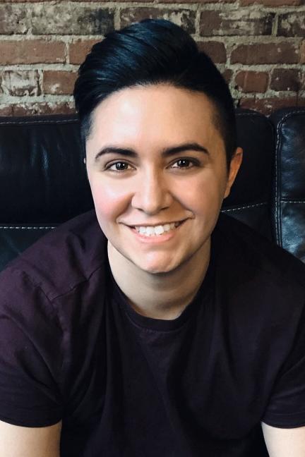 Autorenbild Yadriel und Julian. Cemetery Boys