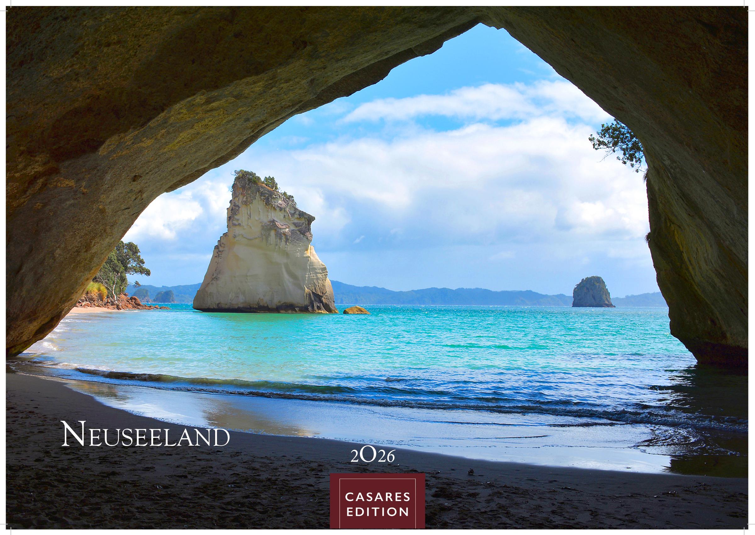 Vorderes Coverbild Neuseeland Kalender 2026 - Wandkalender | Fotokalender Ozeanien 24x35cm - Beeindruckende Landschaften und Naturmotive aus Aotearoa für Wanddeko & Geschenkideen
