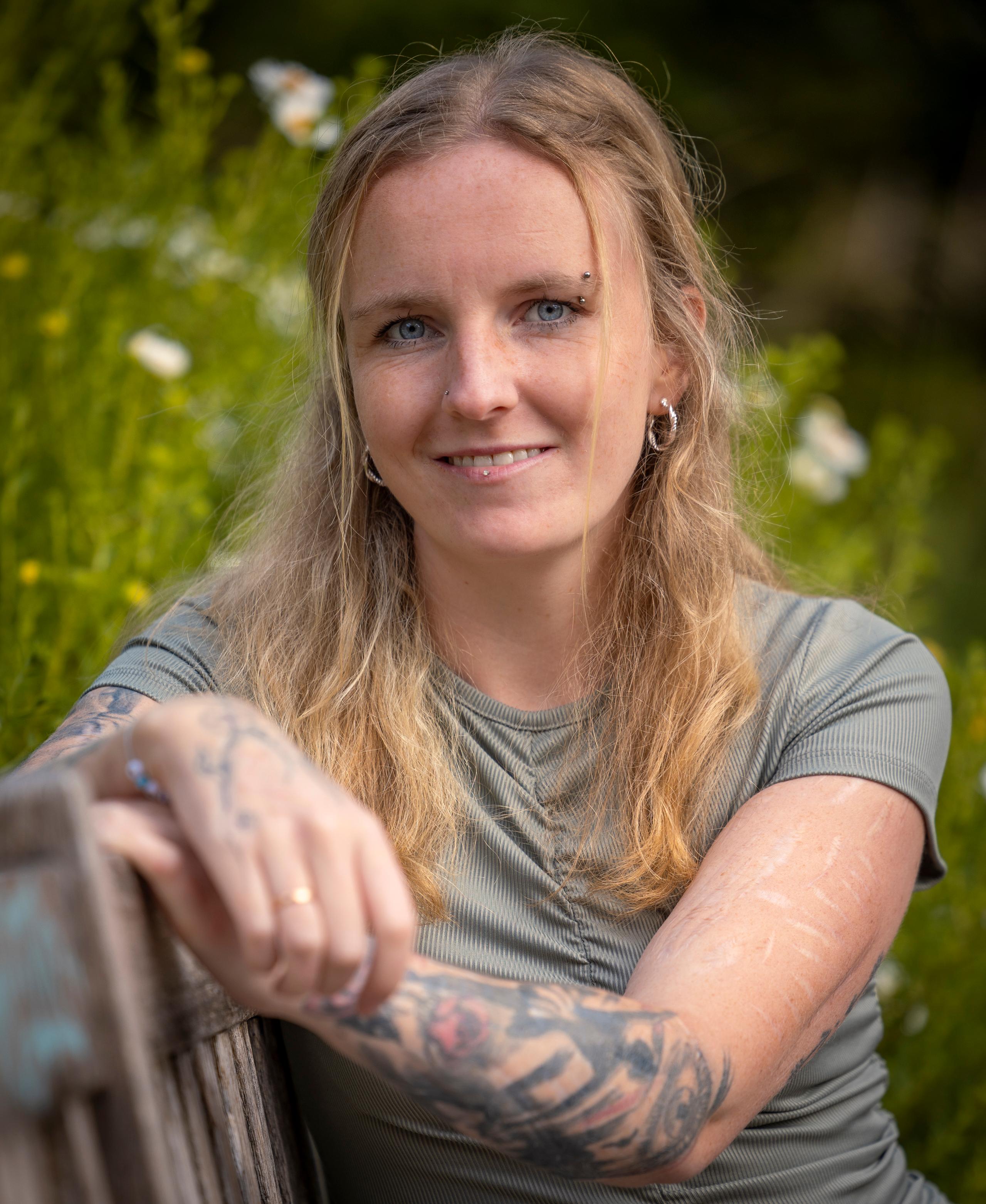 Autorenbild Hinter deinem Schatten