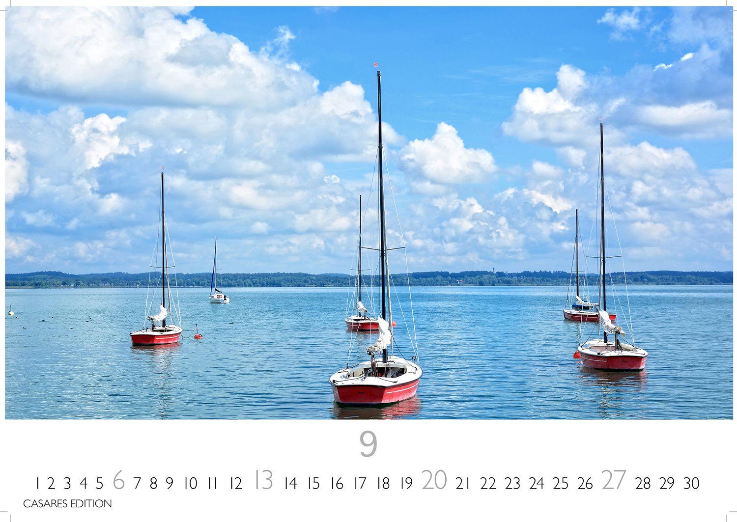 Beispielinhalt (Bild) Segeln Kalender 2026 - Wandkalender | Fotokalender Sport 35x50cm | mit beeindruckenden Segelschiffen - für alle, die das Meer, Wind und Weite lieben