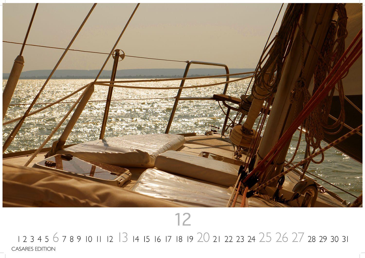Beispielinhalt (Bild) Segeln Kalender 2026 - Wandkalender | Fotokalender Sport 35x50cm | mit beeindruckenden Segelschiffen - für alle, die das Meer, Wind und Weite lieben