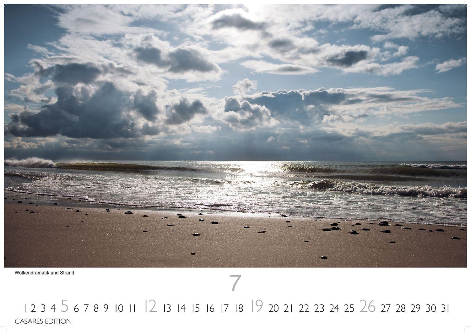 Beispielinhalt (Bild) Nordseeküste Kalender 2026 - Wandkalender | Fotokalender Deutschland 35x24cm | in 12 eindrucksvollen Bildern - Natur, Gezeiten, Strand und weite Horizonte