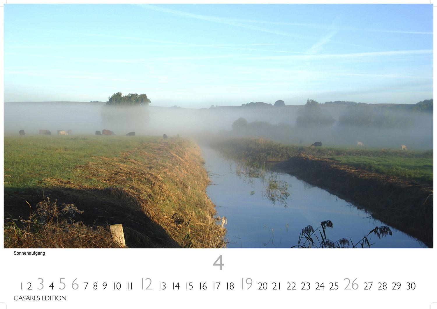 Beispielinhalt (Bild) Rügen Kalender 2026 - Wandkalender | Fotokalender Deutschland 24x35cm |mit stimmungsvollen Bildern von Kreidefelsen, Stränden, Ostseebädern und Naturparadiesen