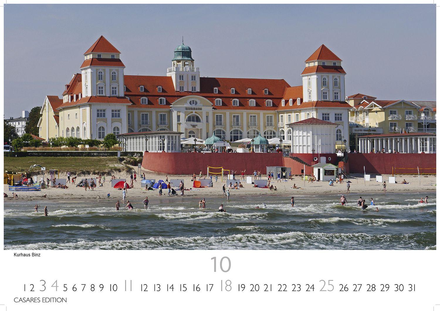 Beispielinhalt (Bild) Rügen Kalender 2026 - Wandkalender | Fotokalender Deutschland 24x35cm |mit stimmungsvollen Bildern von Kreidefelsen, Stränden, Ostseebädern und Naturparadiesen