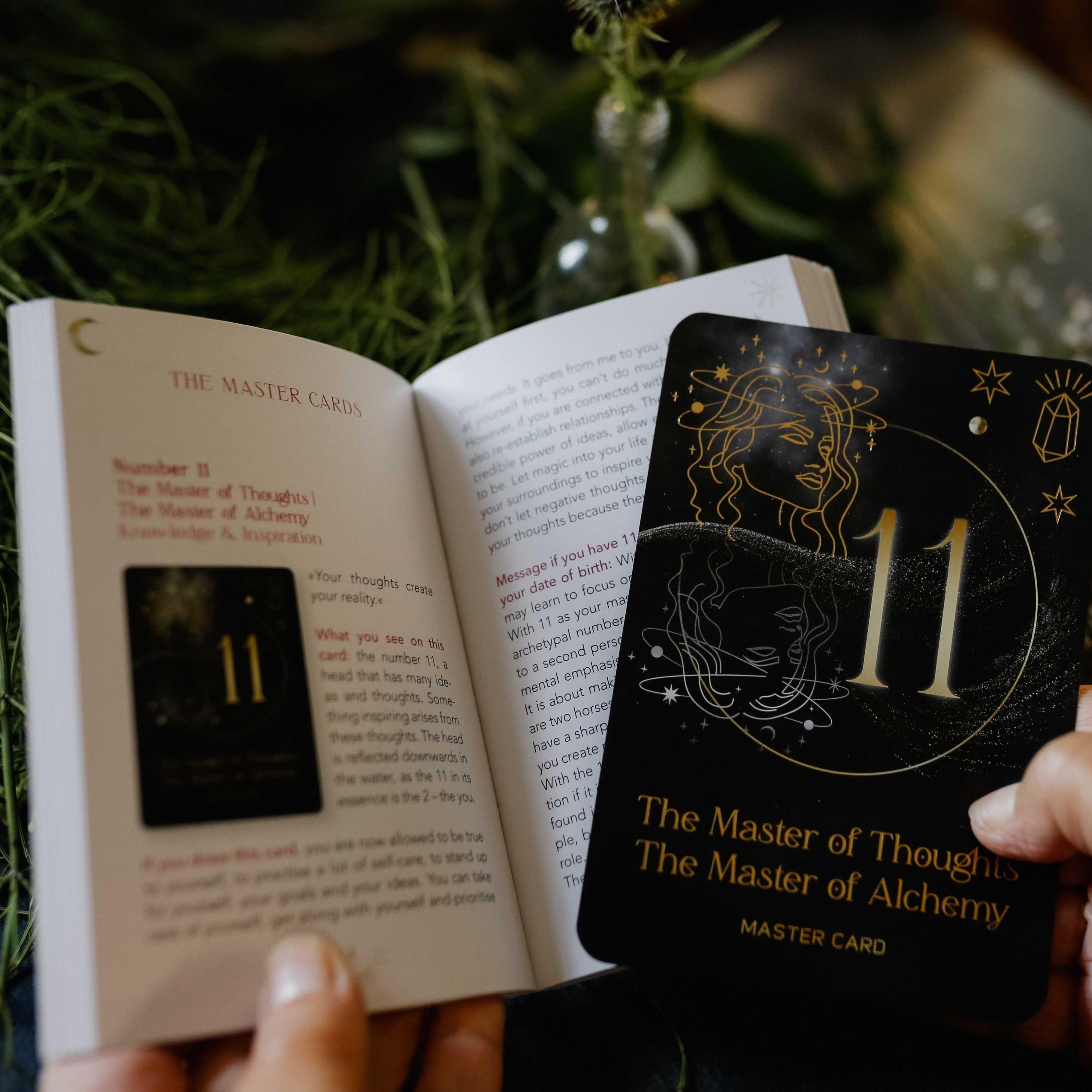 Beispielinhalt (Bild) Cosmic Numbers - 42 numerolgy cards with booklet GB (English Version))