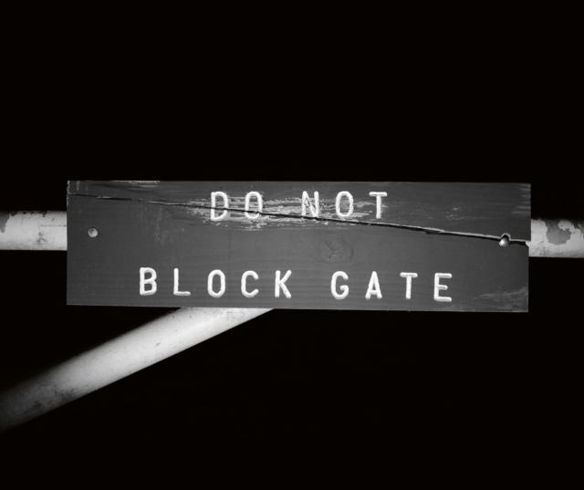 Vorderes Coverbild Do Not Block Gate
