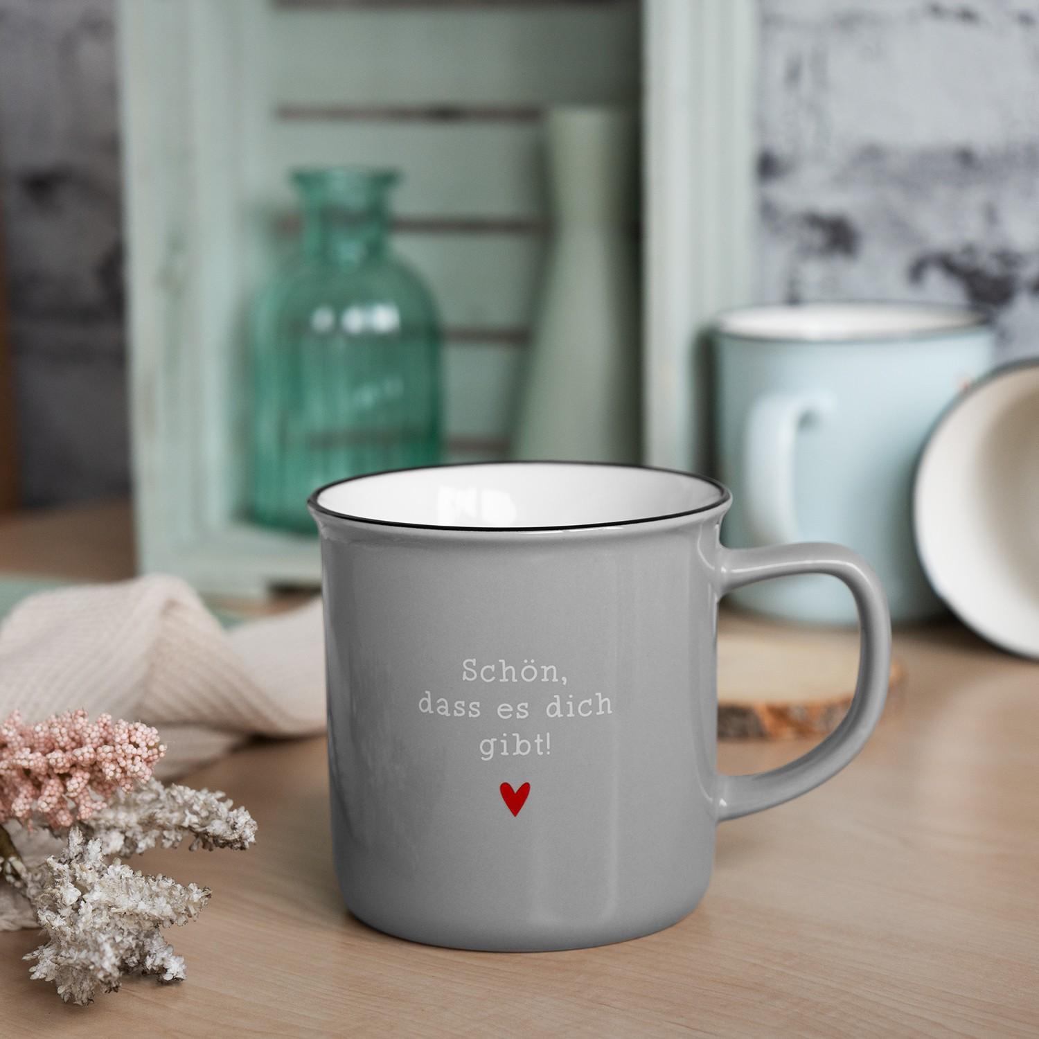 Beispielinhalt (Bild) XL-Becher in Emailleoptik mit Motivdruck "Schön, dass es dich gibt"