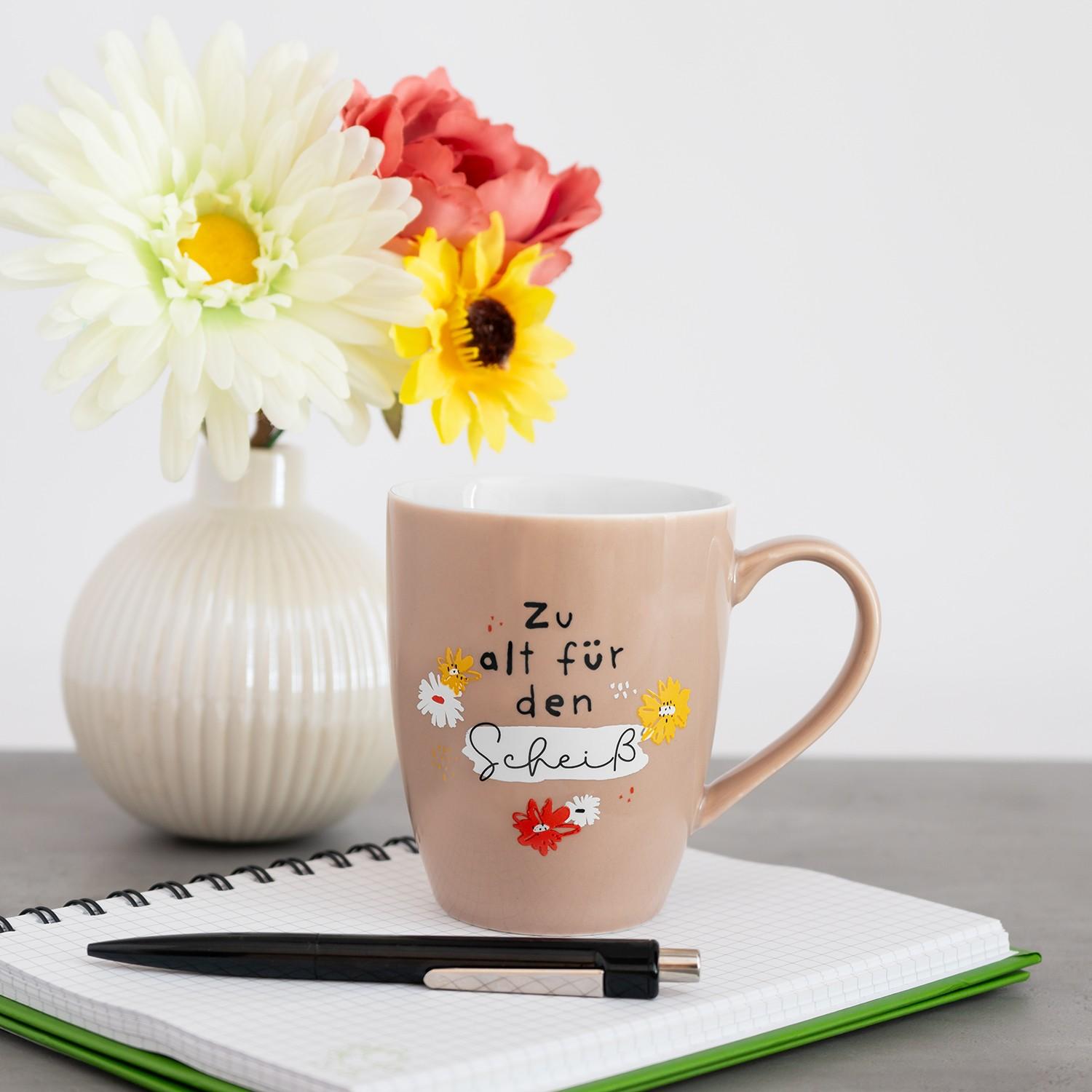 Beispielinhalt (Bild) Tasse mit Motivdruck "Zu alt für den Scheiß", mit Banderole