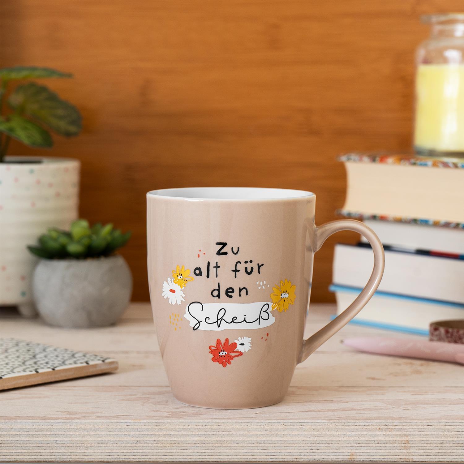 Beispielinhalt (Bild) Tasse mit Motivdruck "Zu alt für den Scheiß", mit Banderole