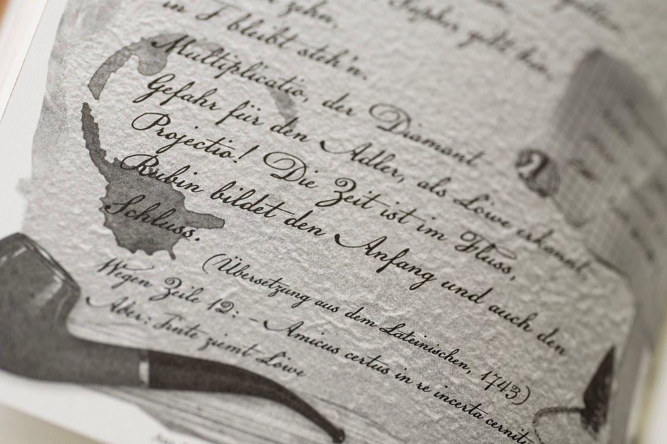 Beispielinhalt (Bild) Liebe geht durch alle Zeiten (1). Rubinrot